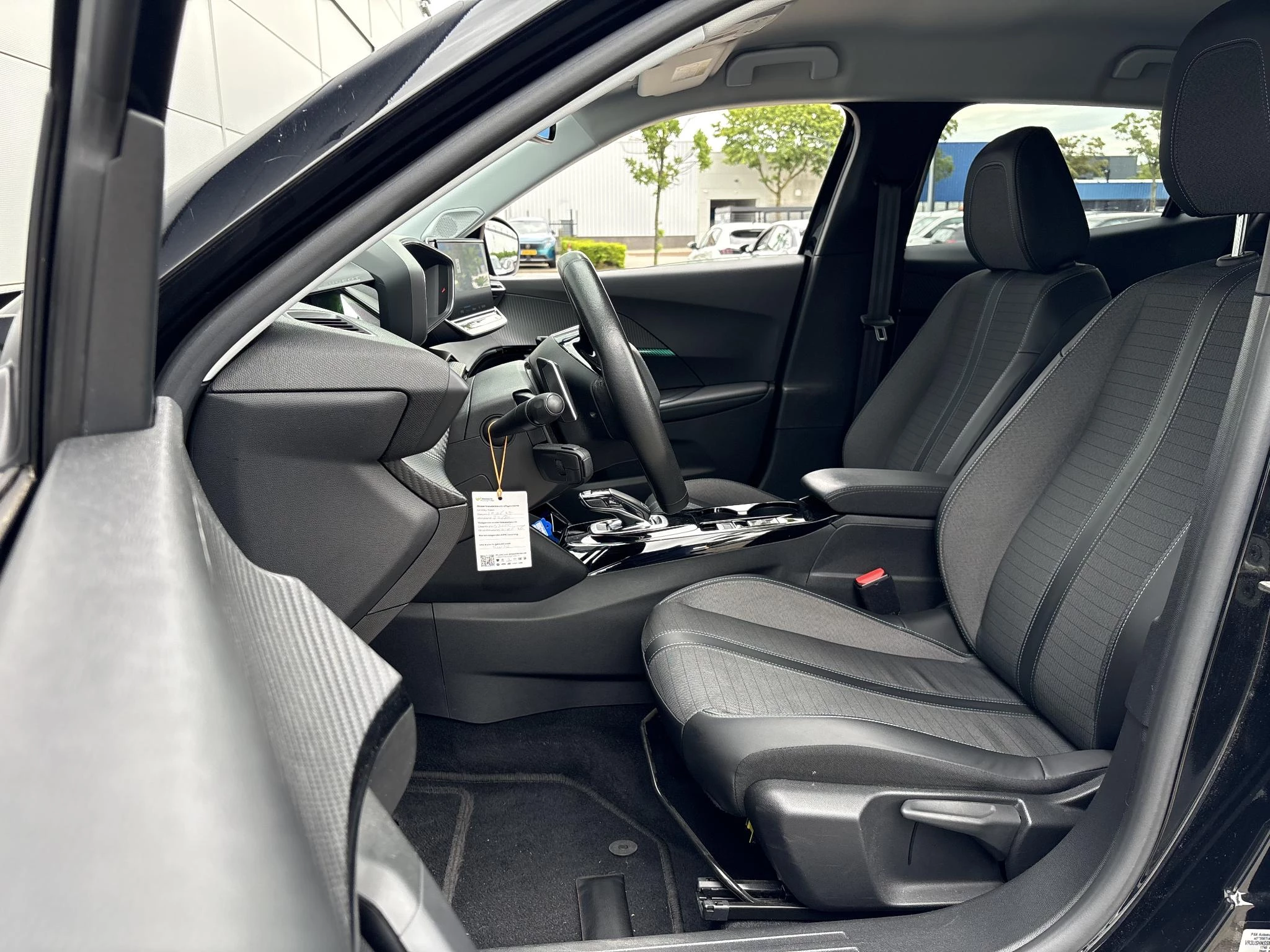 Peugeot 2008 1.2 PureTech Blue Lease Allure