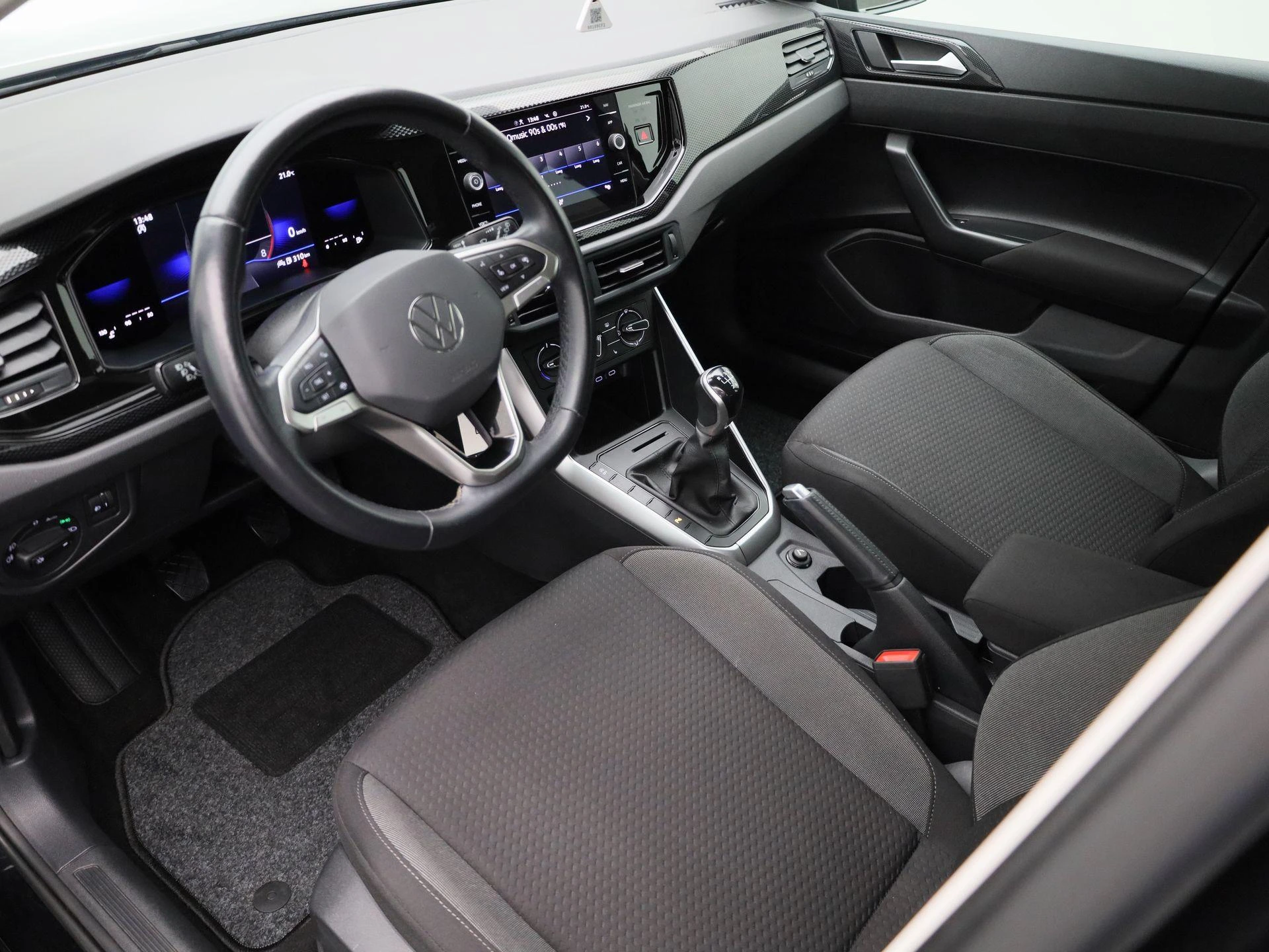 Volkswagen-Polo-image-15