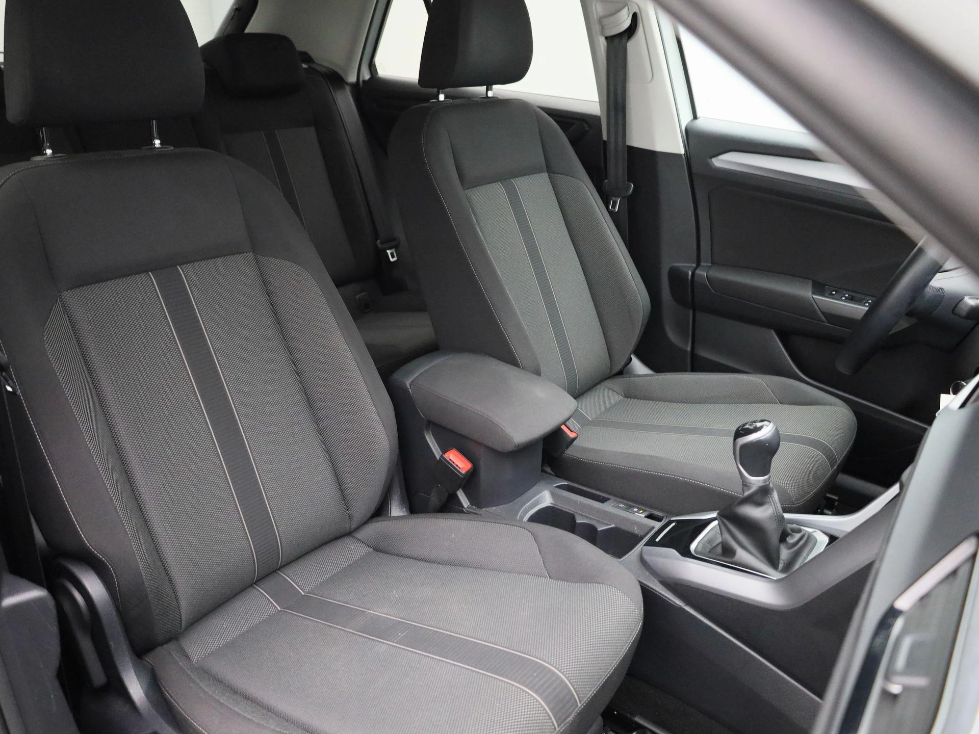 Volkswagen-T-Roc-image-34