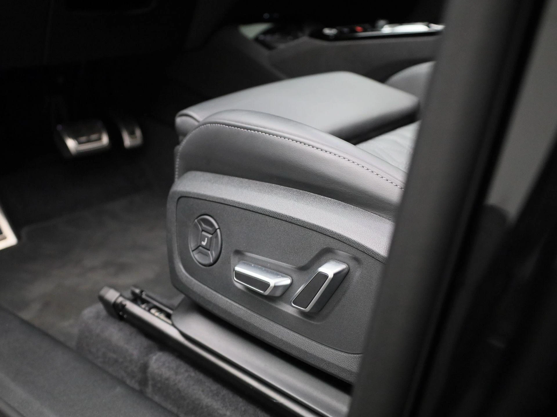 Audi-Q6 e-tron-image-41