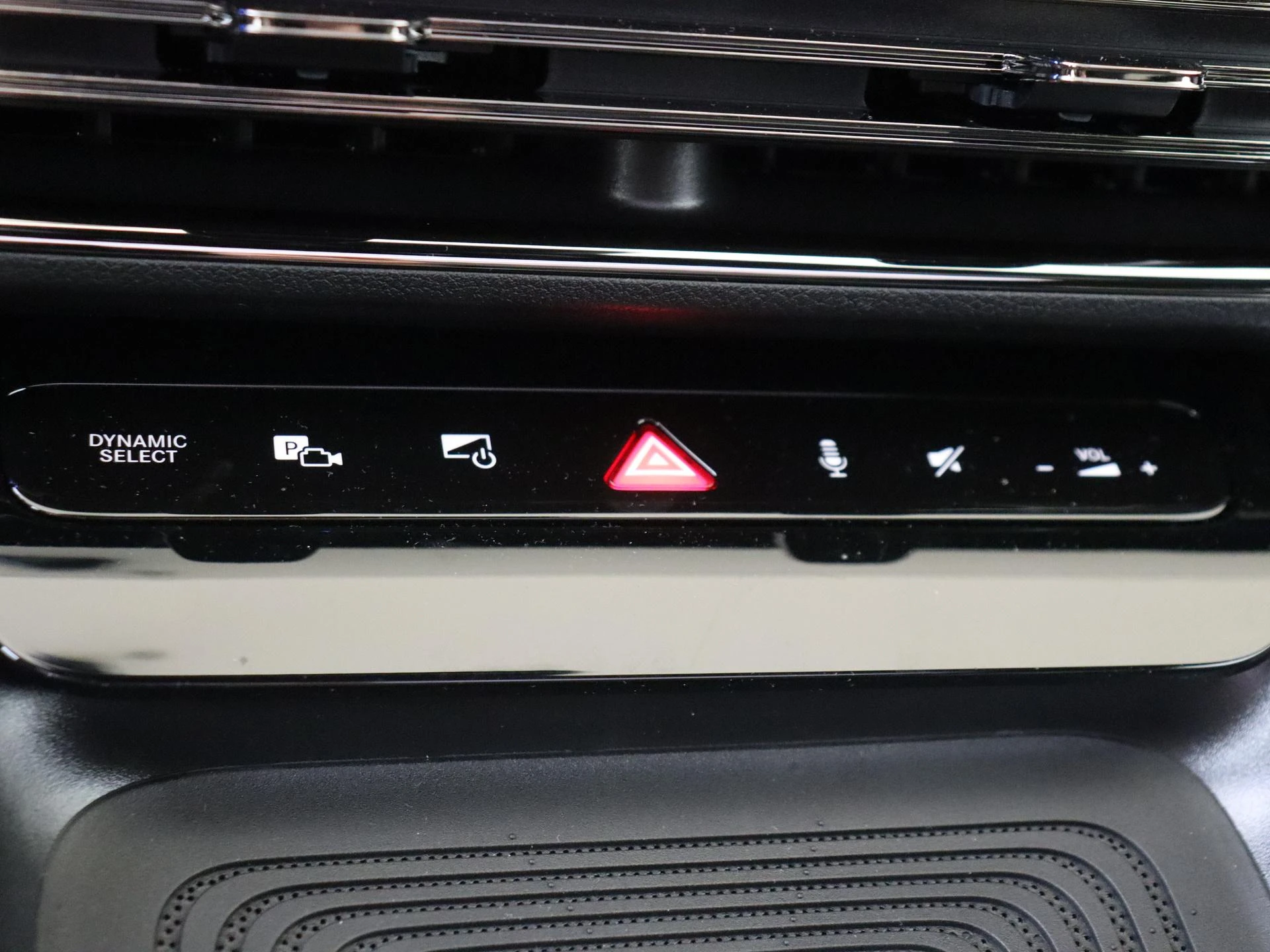 Mercedes-Benz-CLA-image-19
