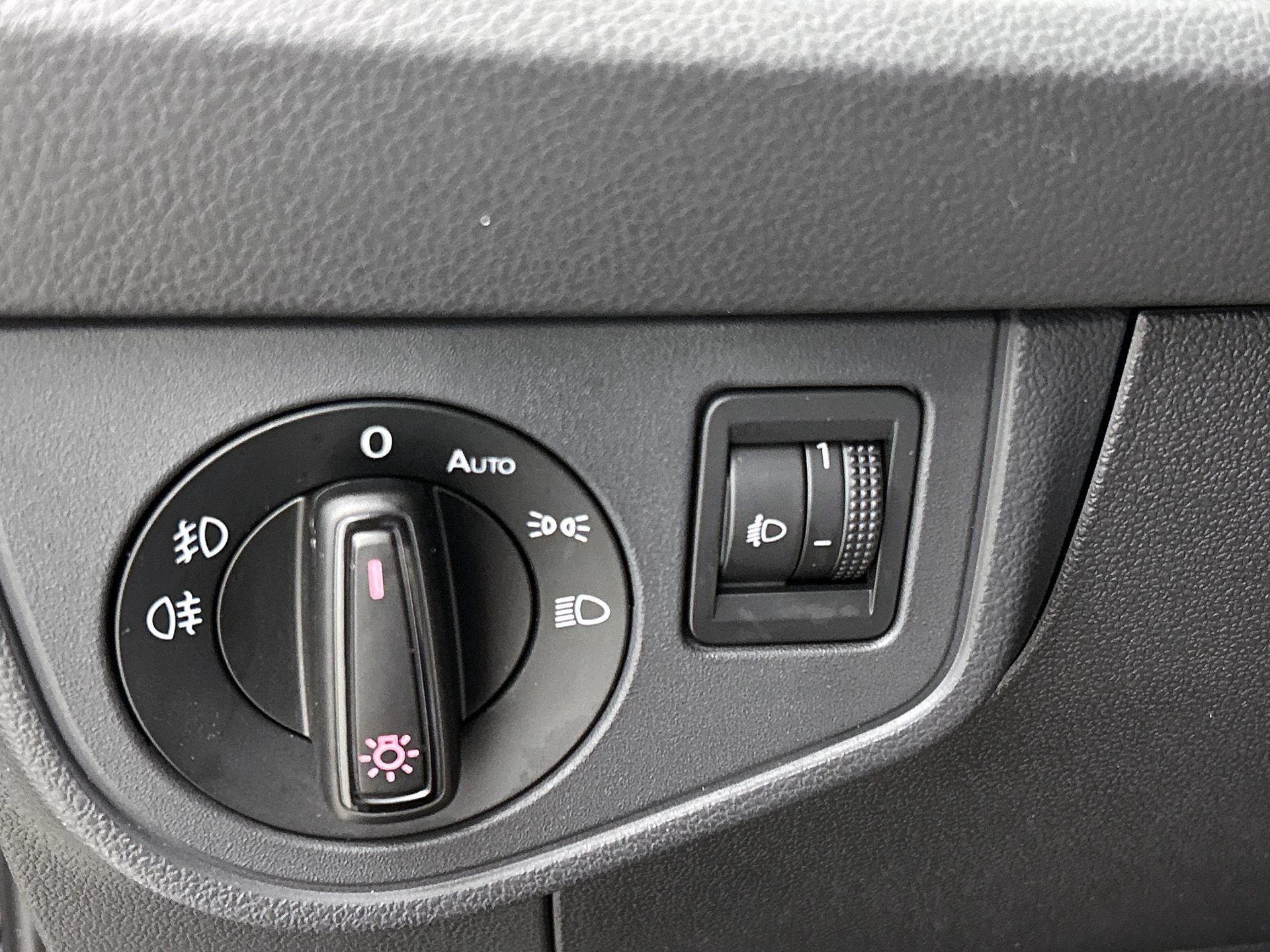 Volkswagen-Polo-image-23