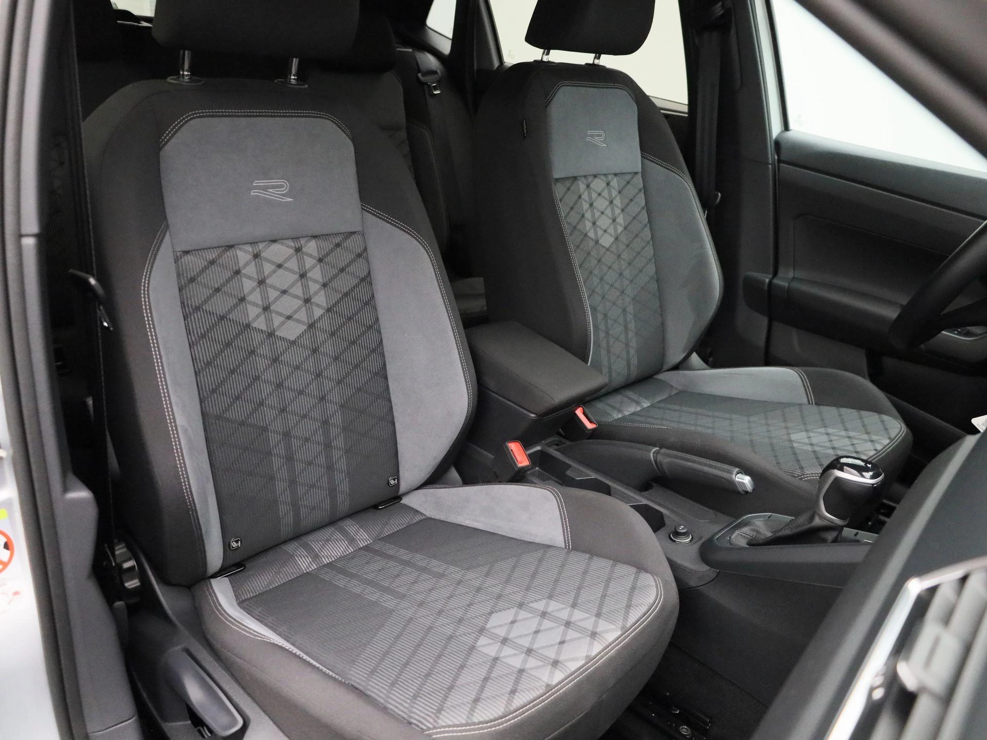 Volkswagen-Polo-image-38