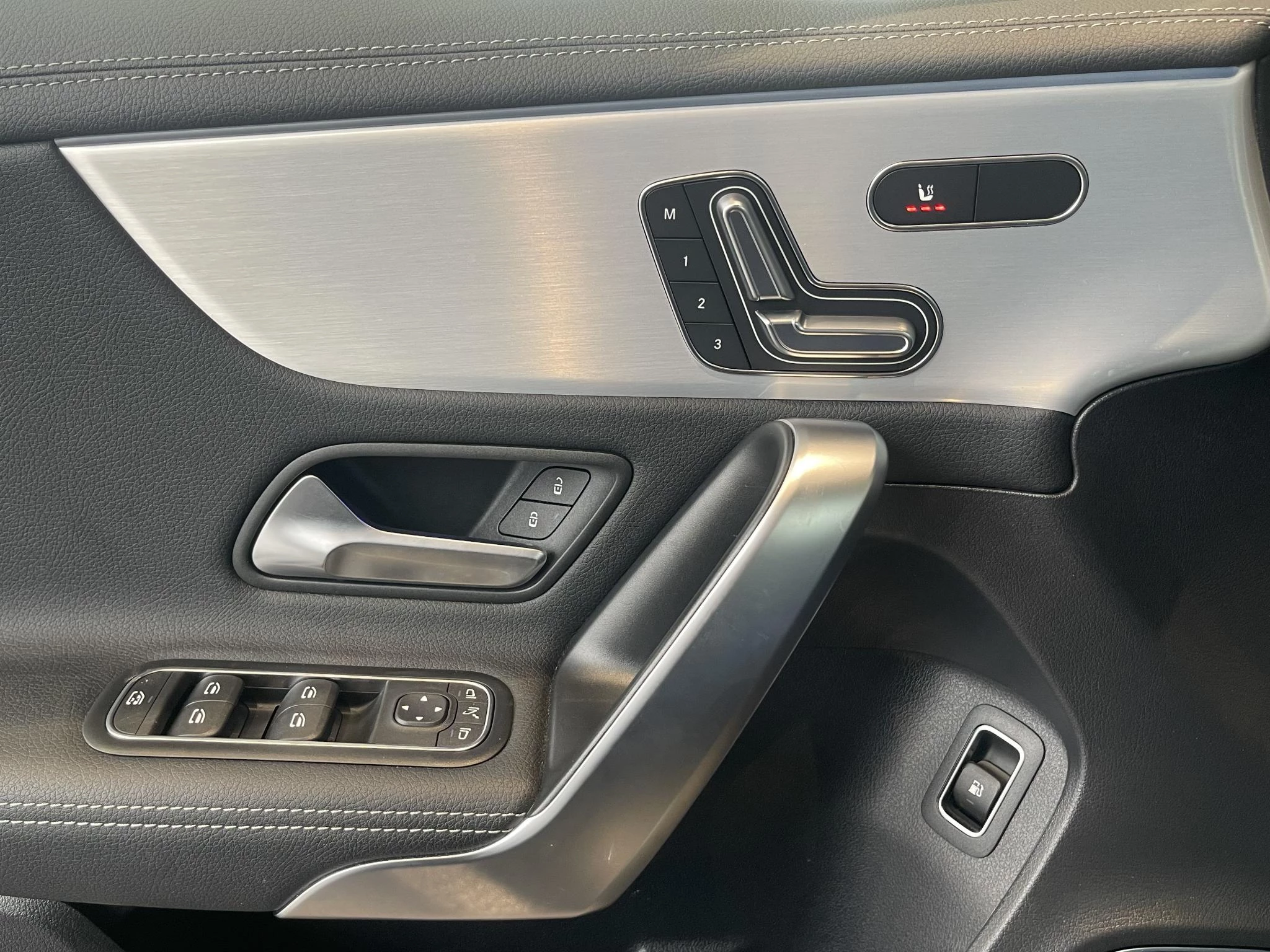 Mercedes-Benz Classe A 250 e AMG Line + LEDER + BURMESTER + MULTIBEAM LED + CARPLAY +