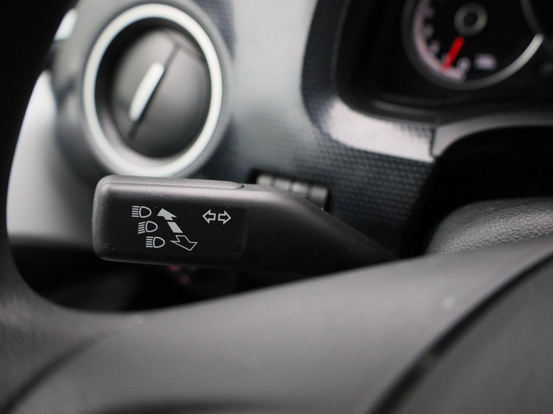 Volkswagen-up!-image-15