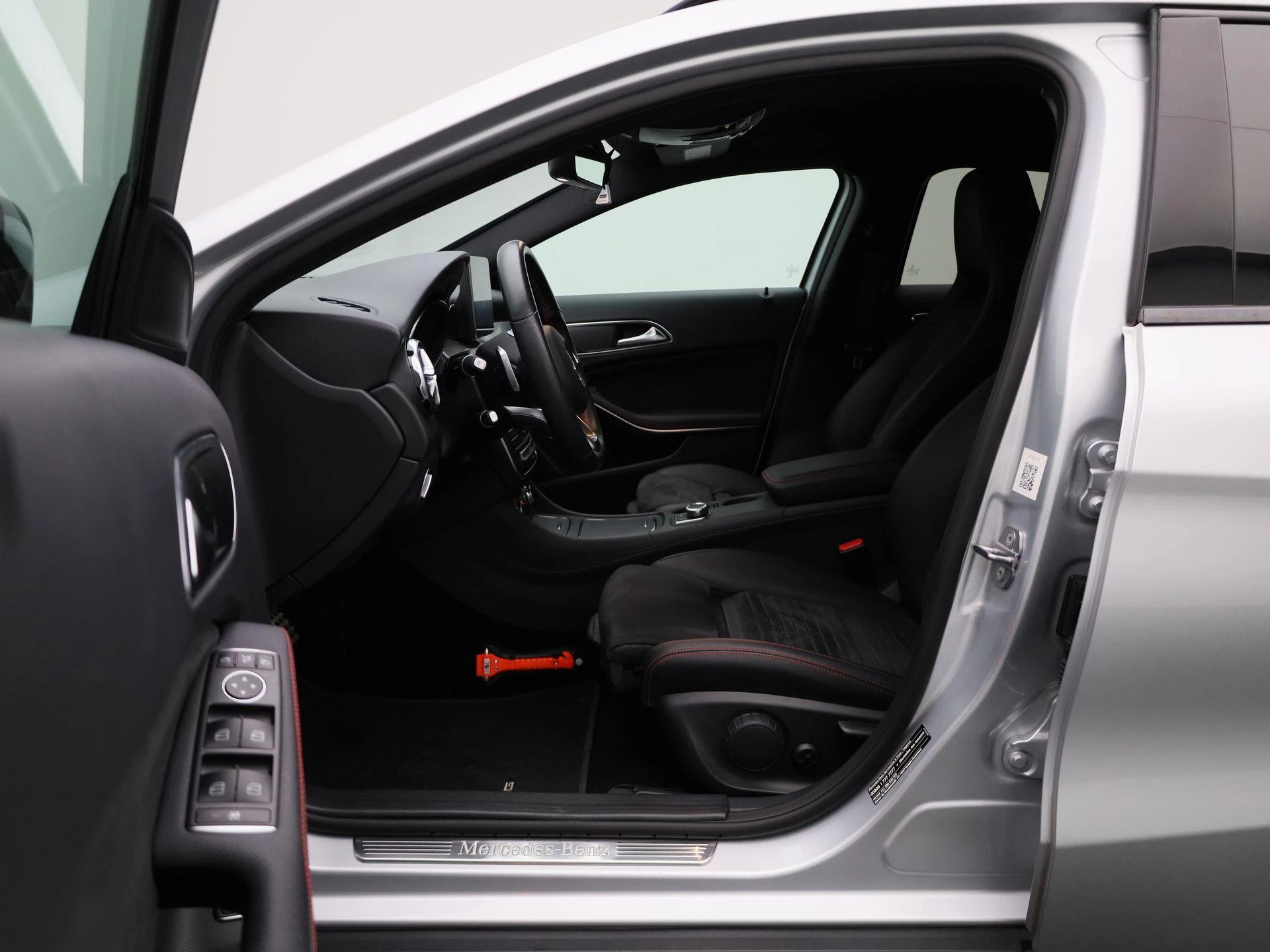 Mercedes-Benz-GLA-image-8