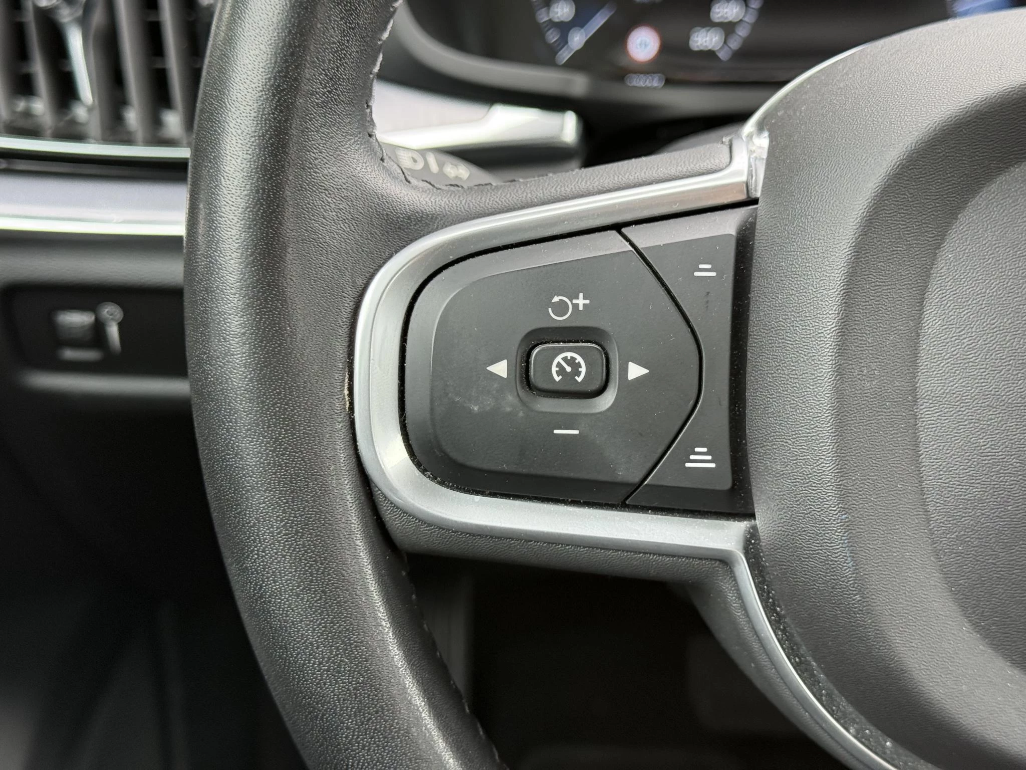 Volvo V60 B3 Momentum Advantage