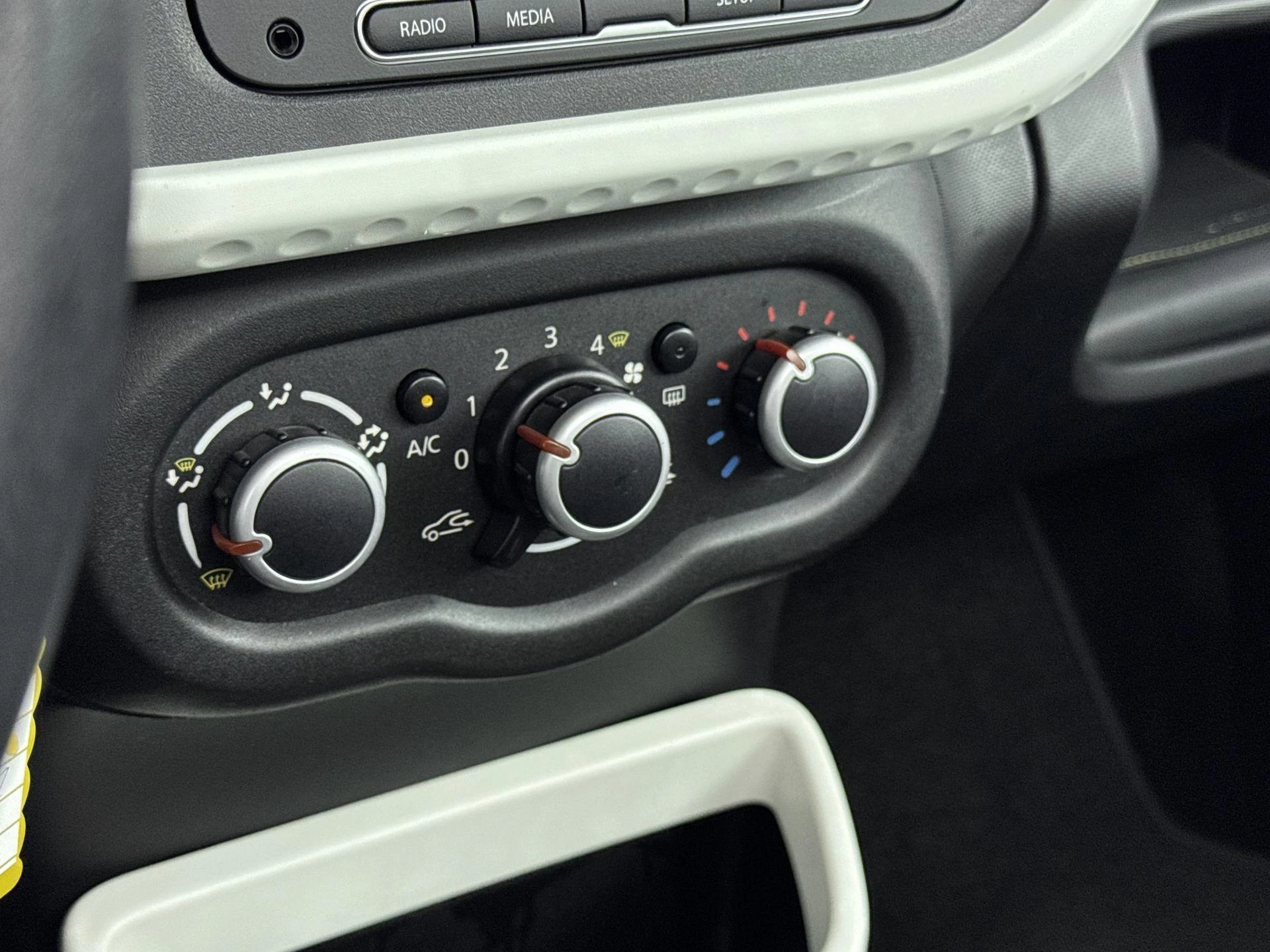 Renault-Twingo-image-13