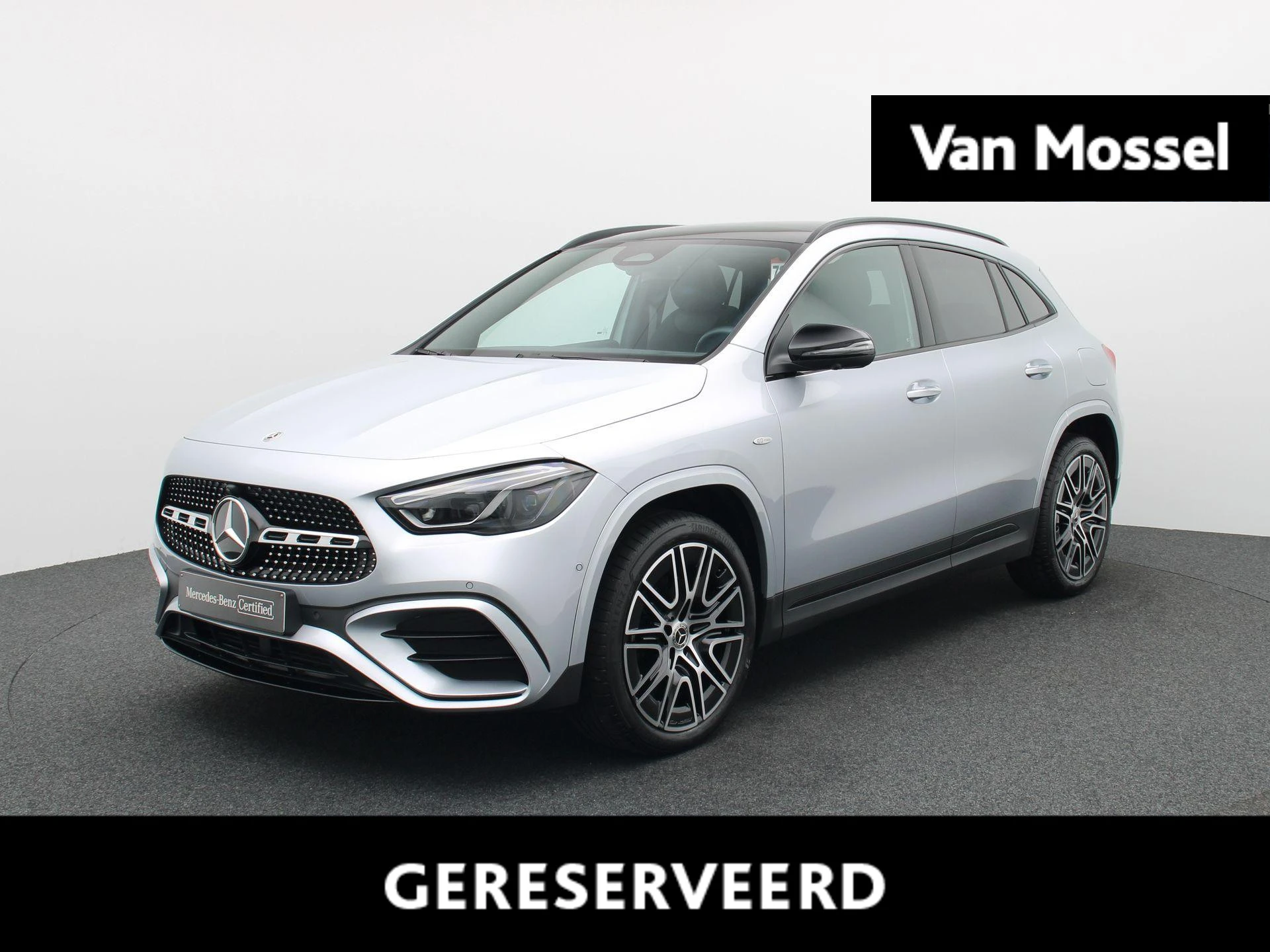 Mercedes-Benz-GLA-image-0