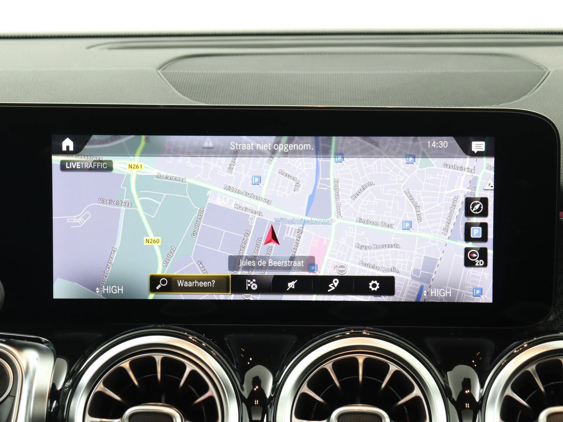 Mercedes-Benz-GLB-image-4