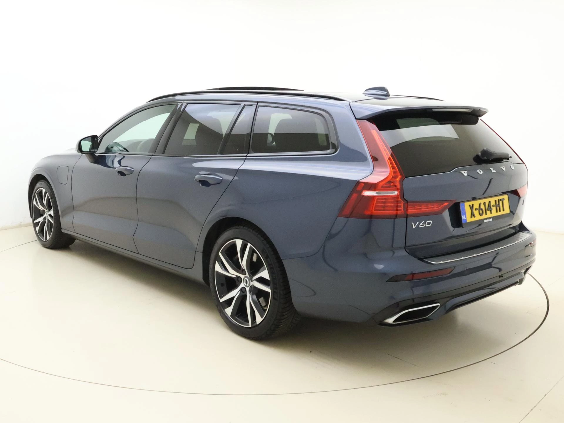 Volvo V60 2.0 T6 Plug-in hybrid AWD Essential Bright