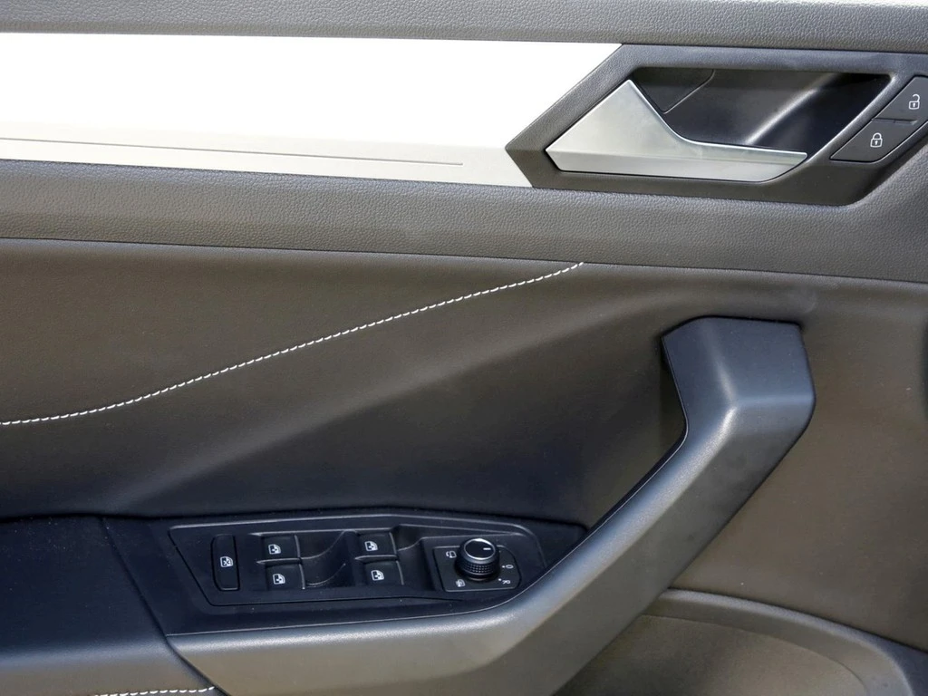 Volkswagen-T-Roc-image-15