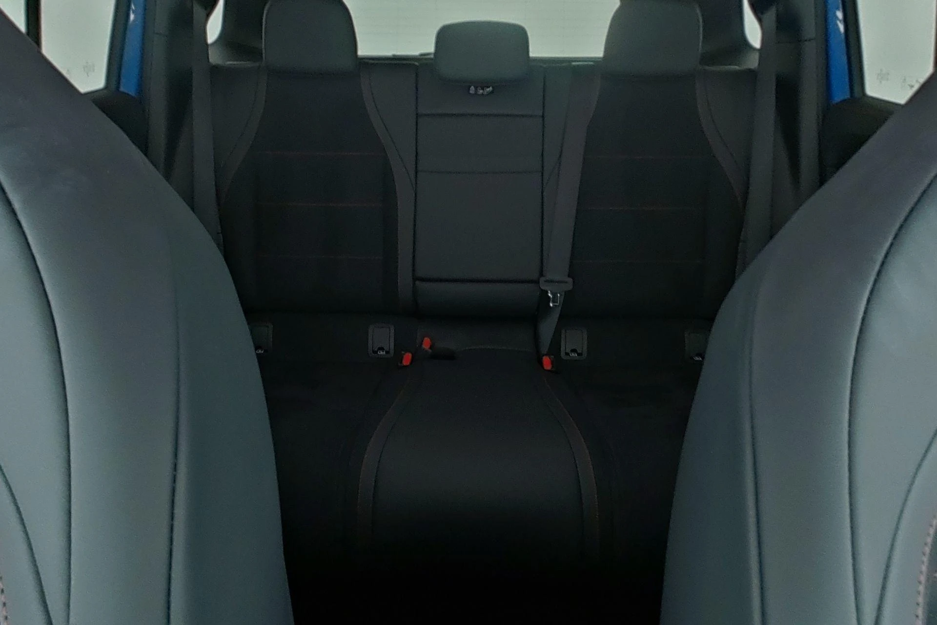 Mercedes-Benz-GLB-image-16