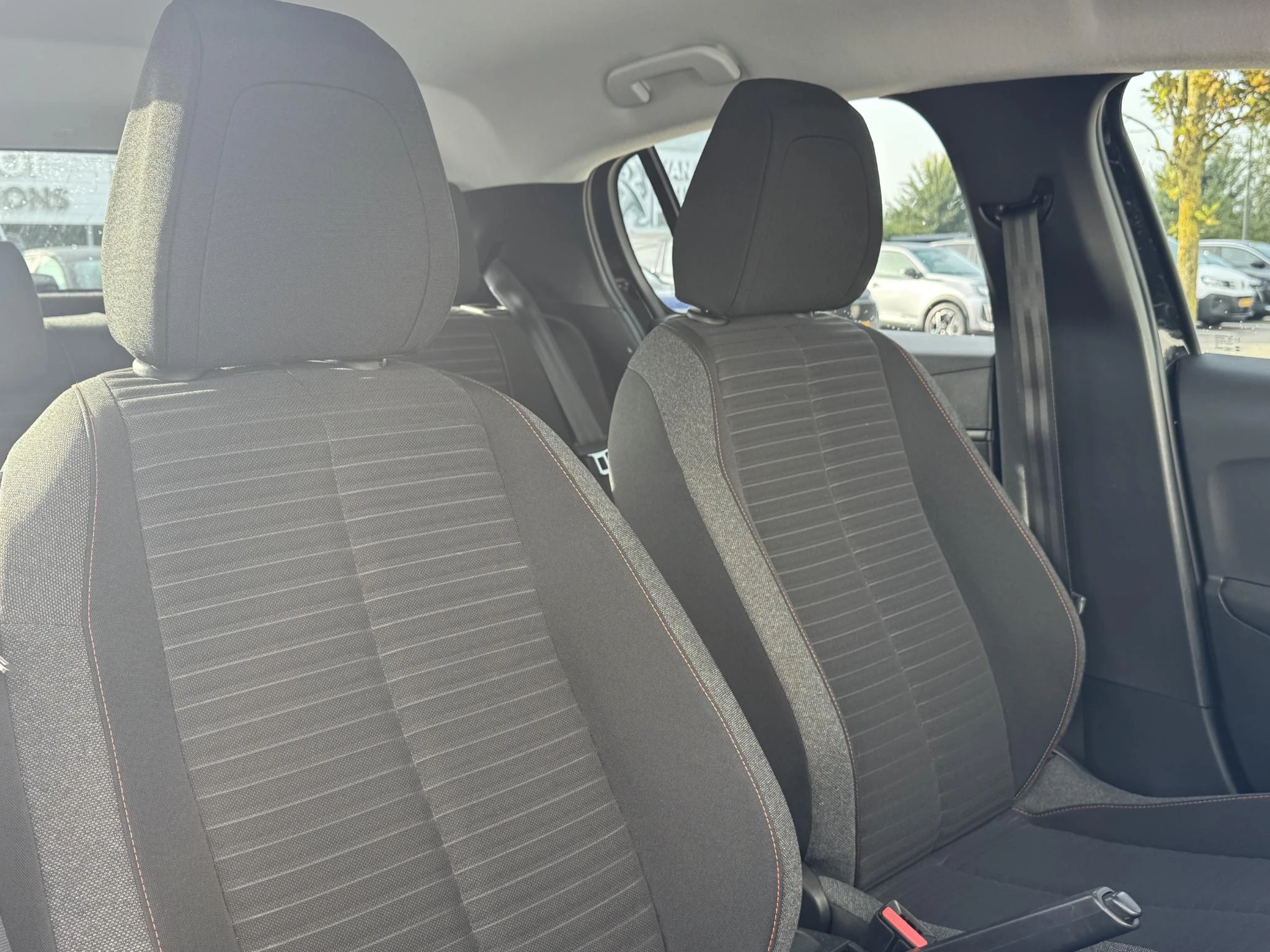 Peugeot-208-image-26