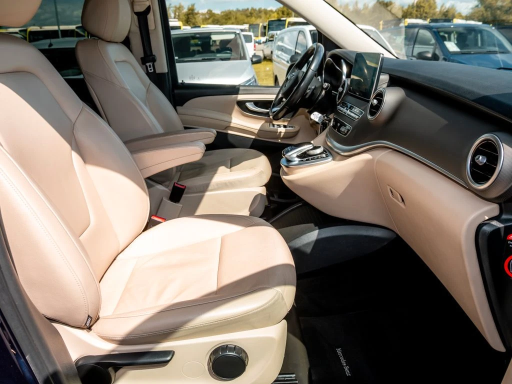 Mercedes-Benz-V-Klasse 250 d-image-9