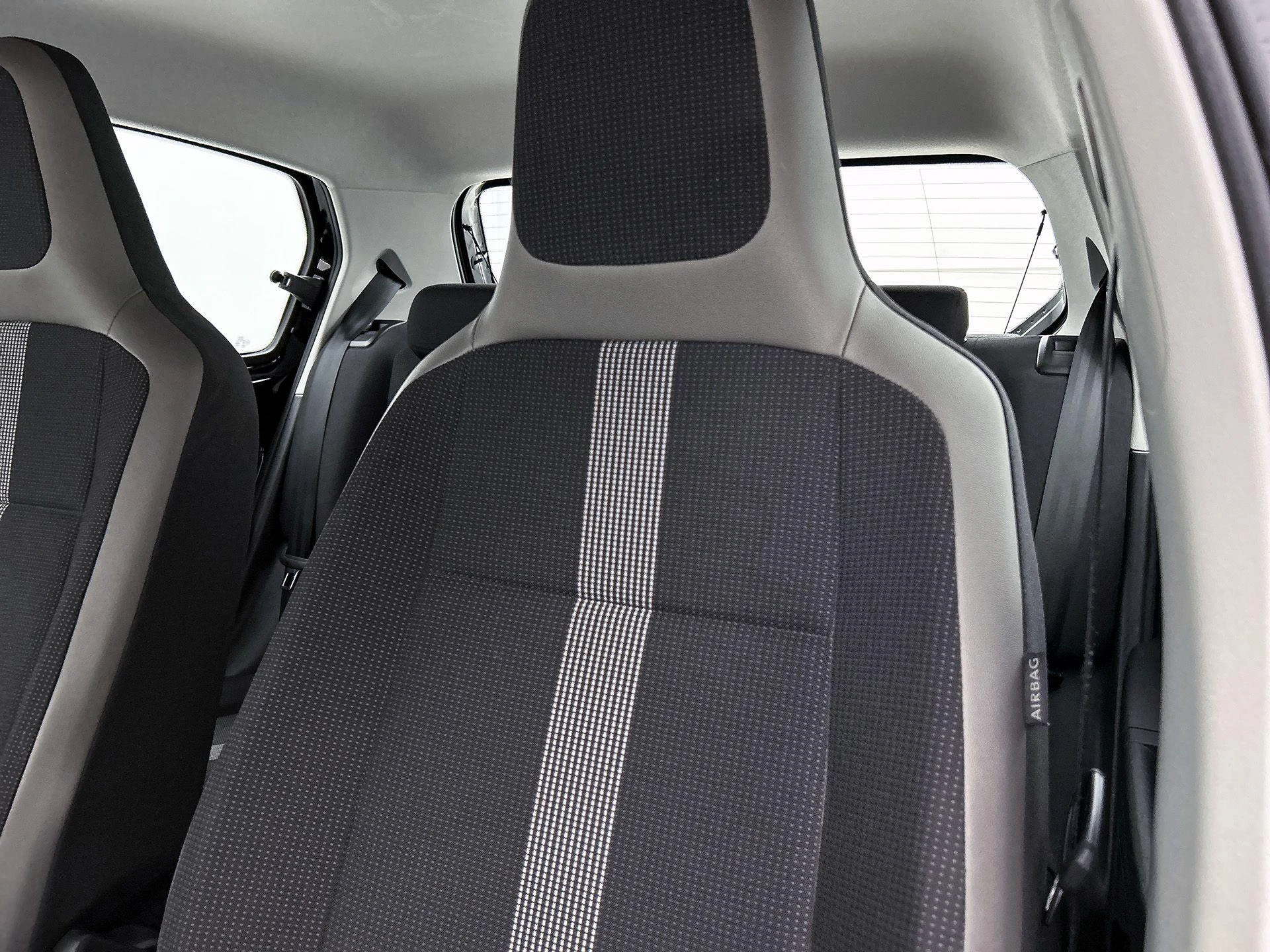 Volkswagen-up!-image-9