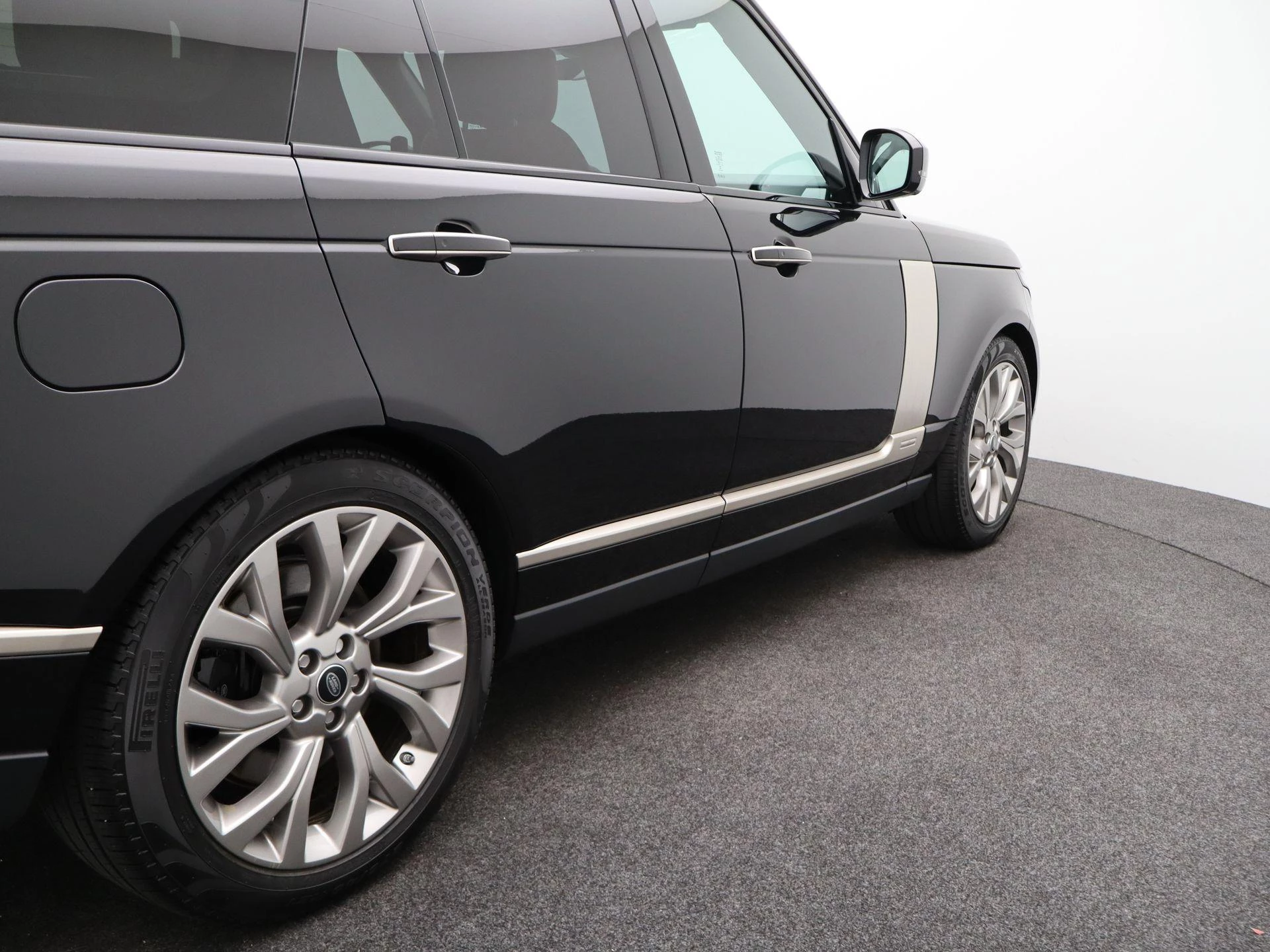 Land Rover Range Rover P400e Fifty