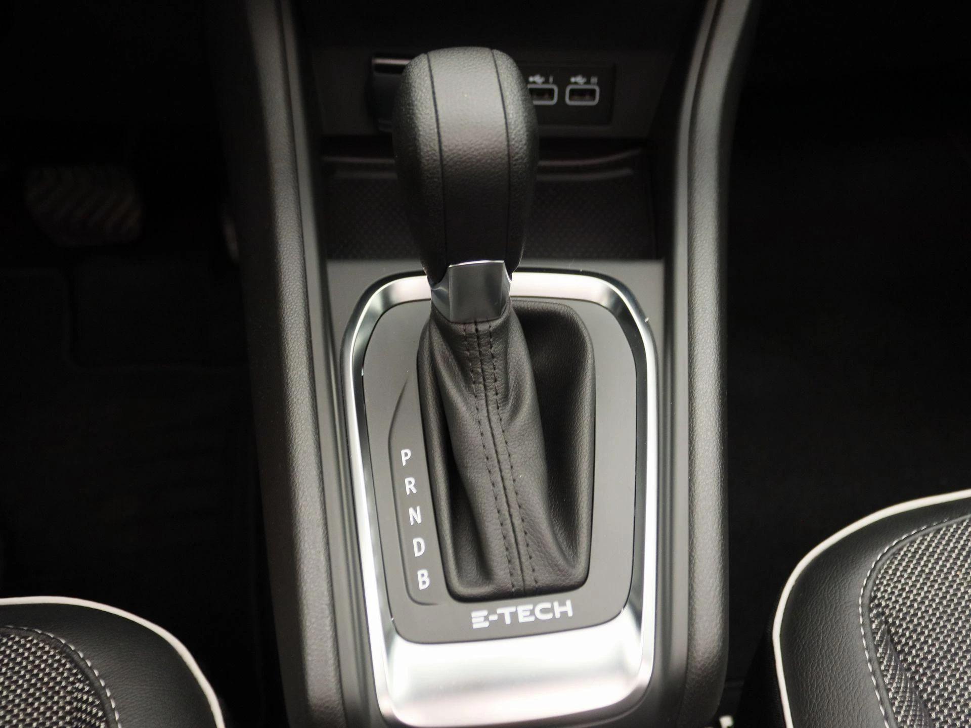 Renault Captur 1.6 E-Tech full hybrid 145 techno