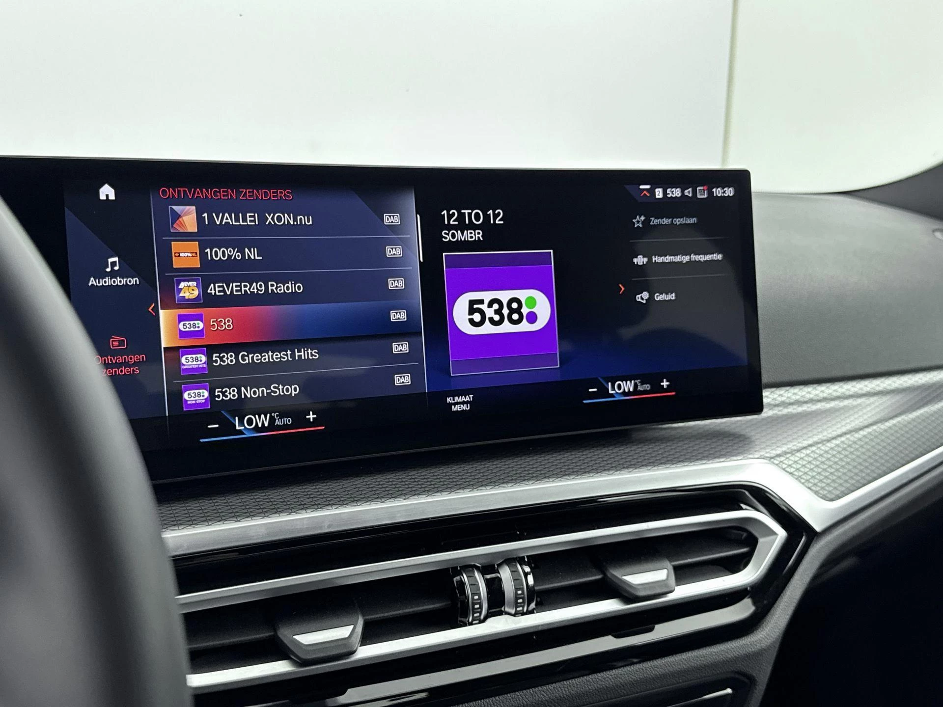 BMW-i4-image-6