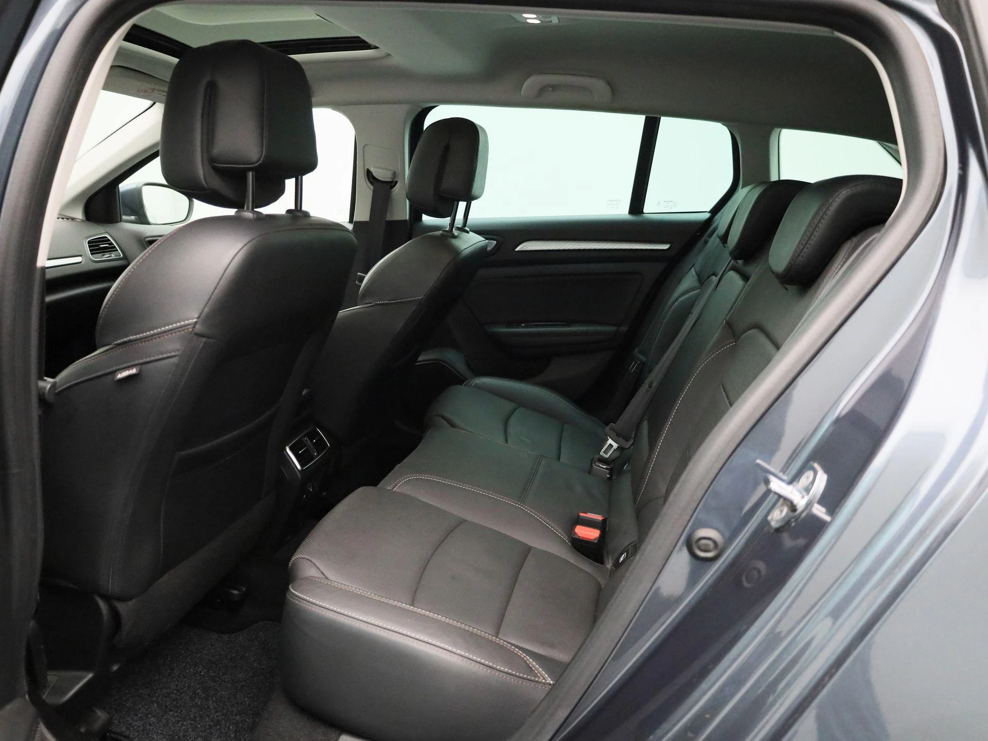 Renault-Megane E-Tech-image-10