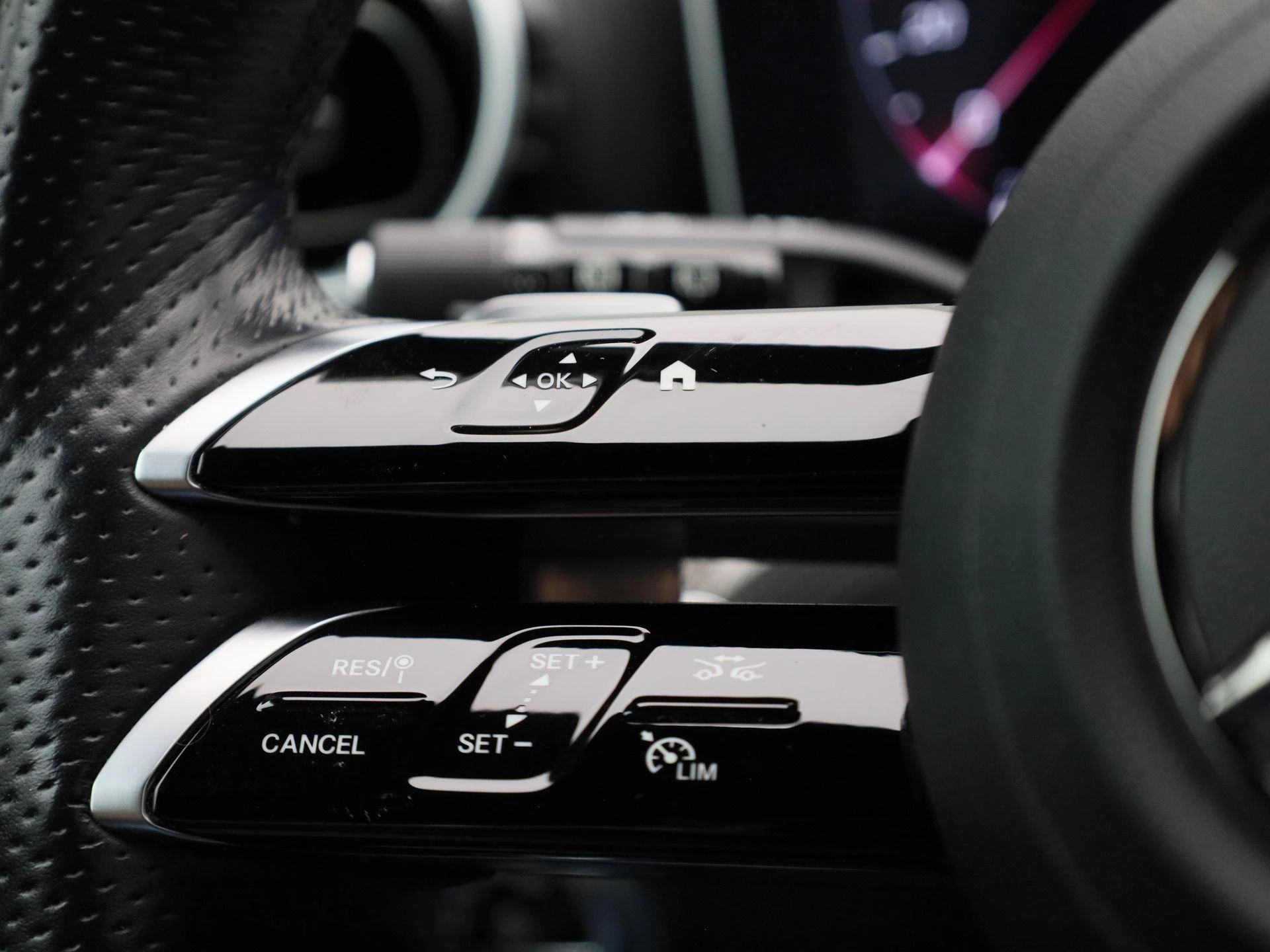 Mercedes-Benz-C-Klasse-image-18