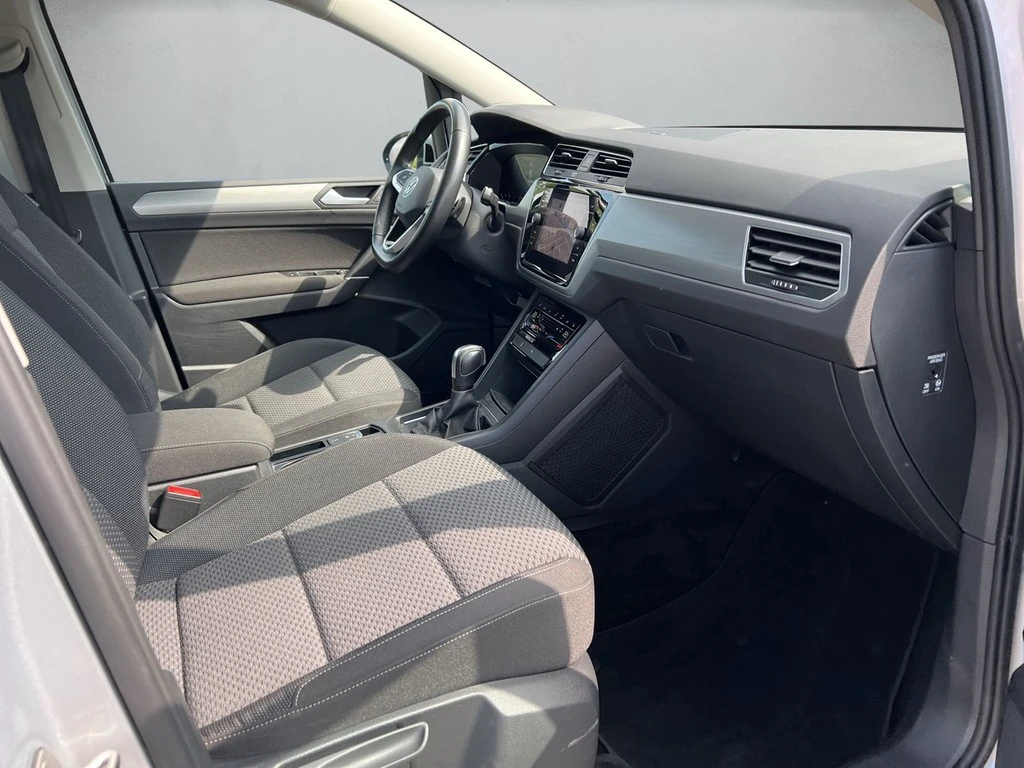 Volkswagen-Touran-image-12