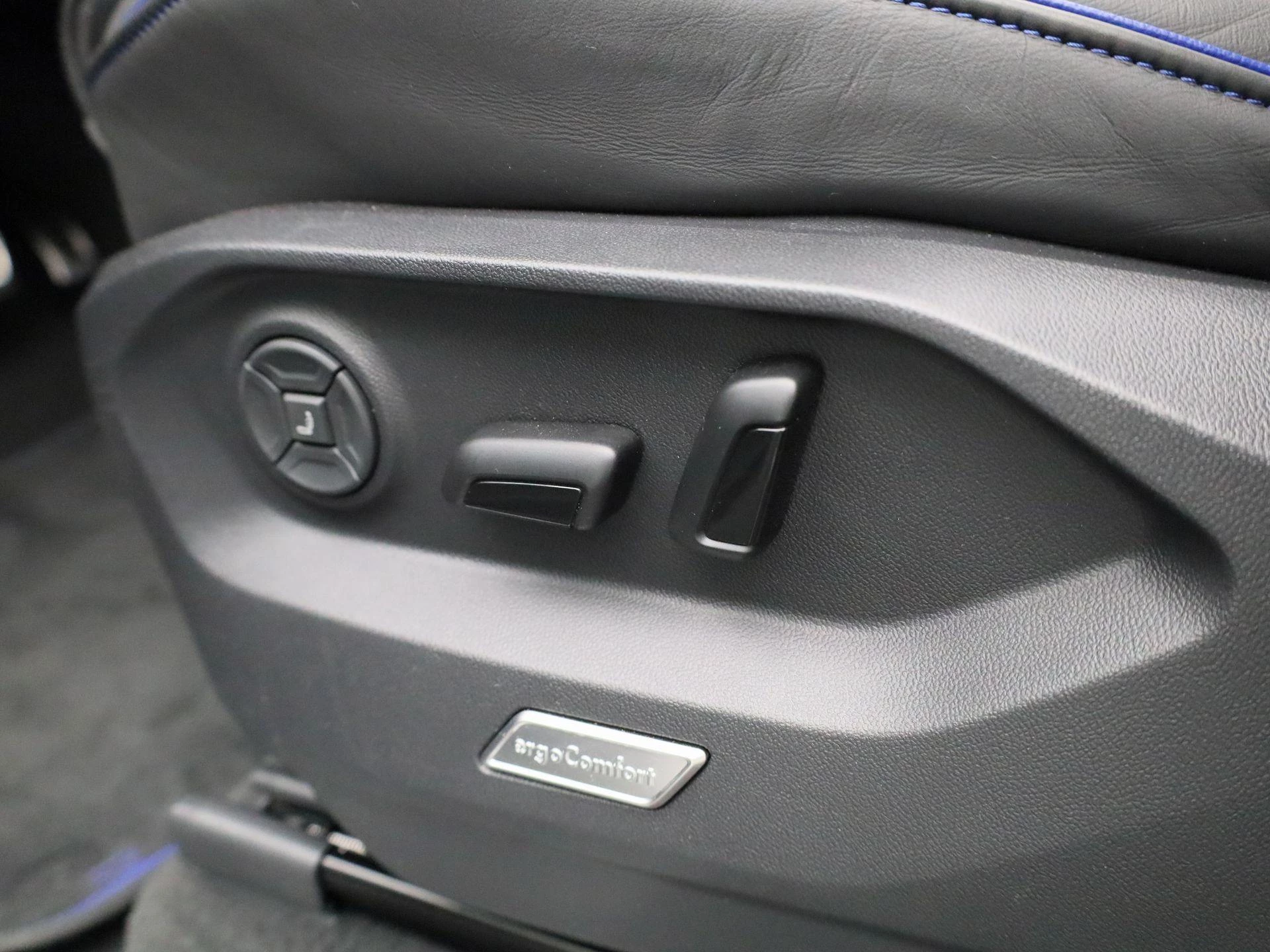 Volkswagen-Touareg-image-37