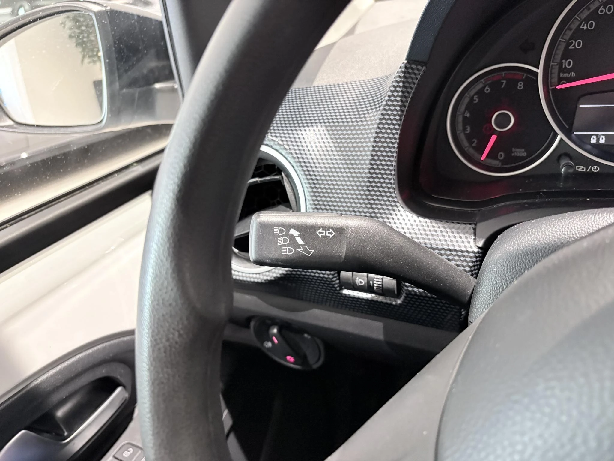 Volkswagen-up!-image-12