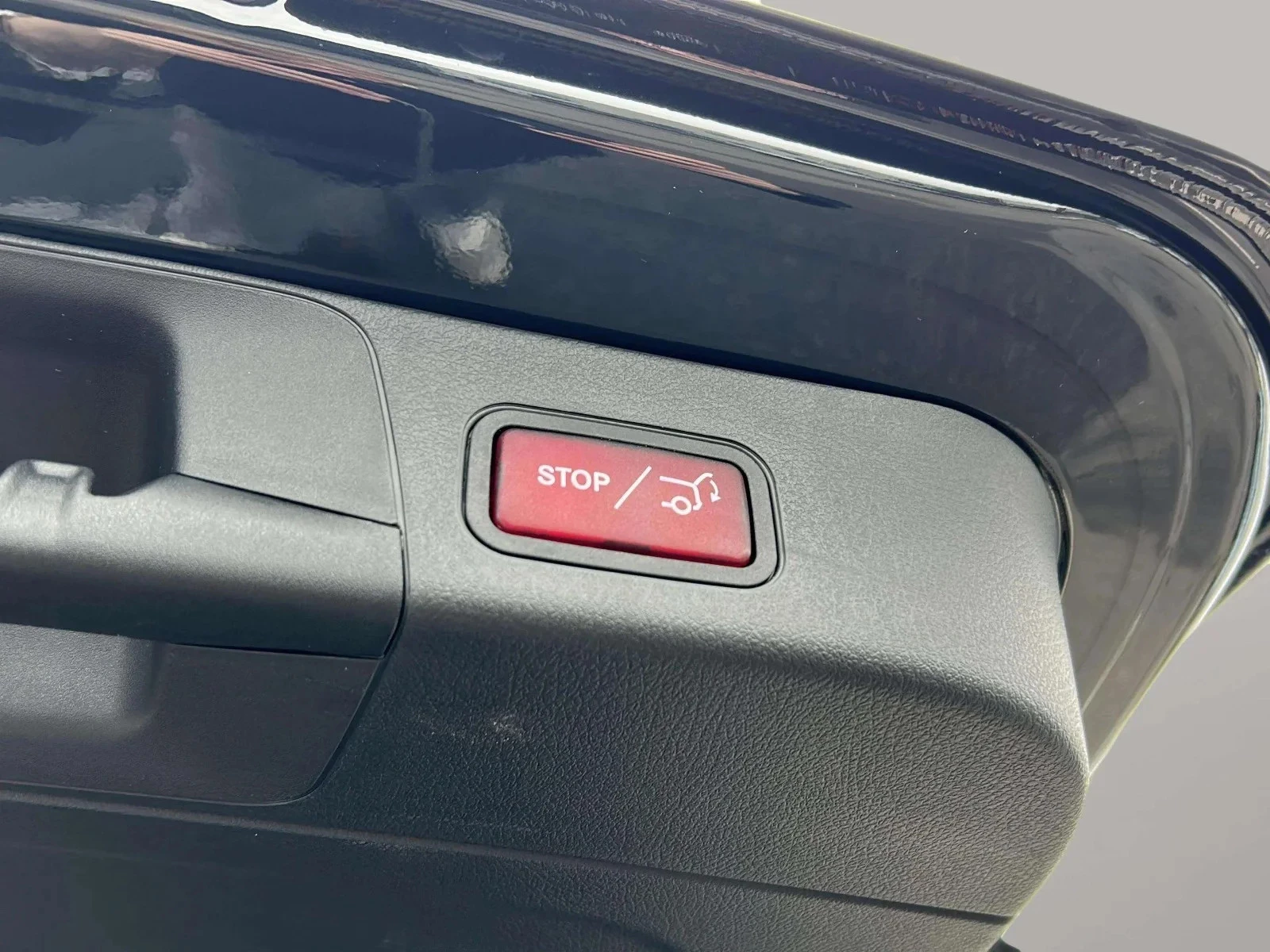 Mercedes-Benz-EQB-image-21