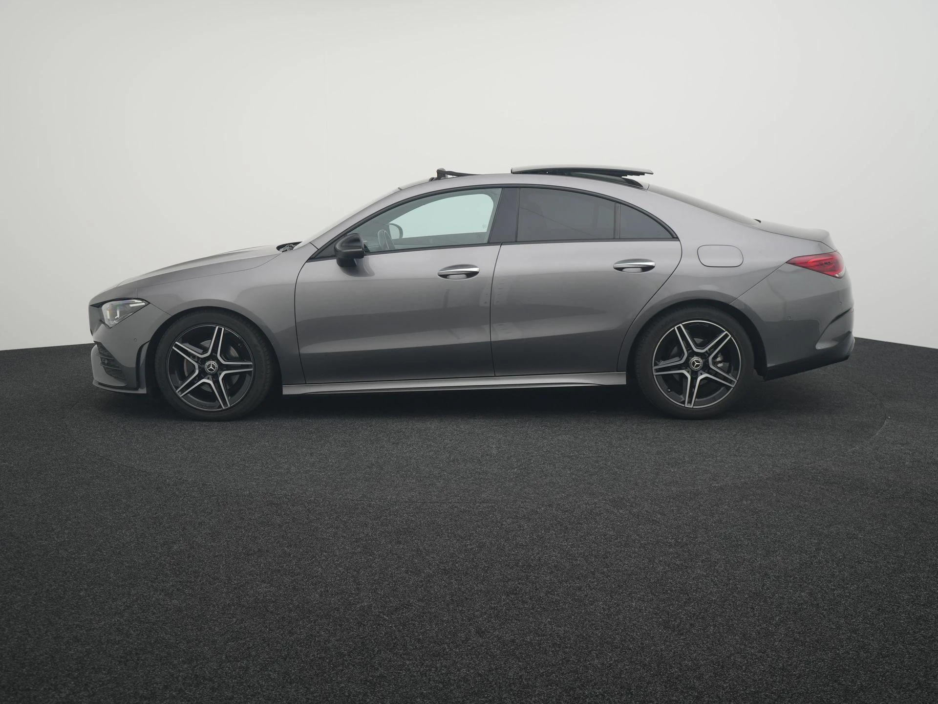 Mercedes-Benz-CLA-image-3