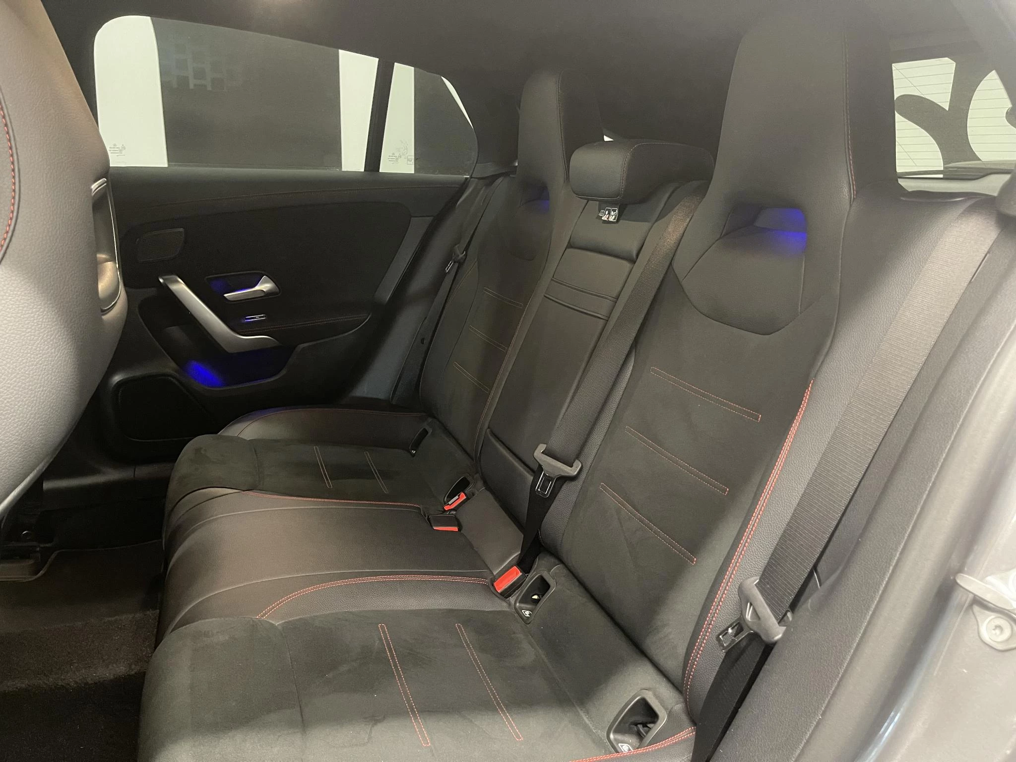 Mercedes-Benz CLA 180d AMG LINE Shooting Brake + CARPLAY + LED + KEY LESS +