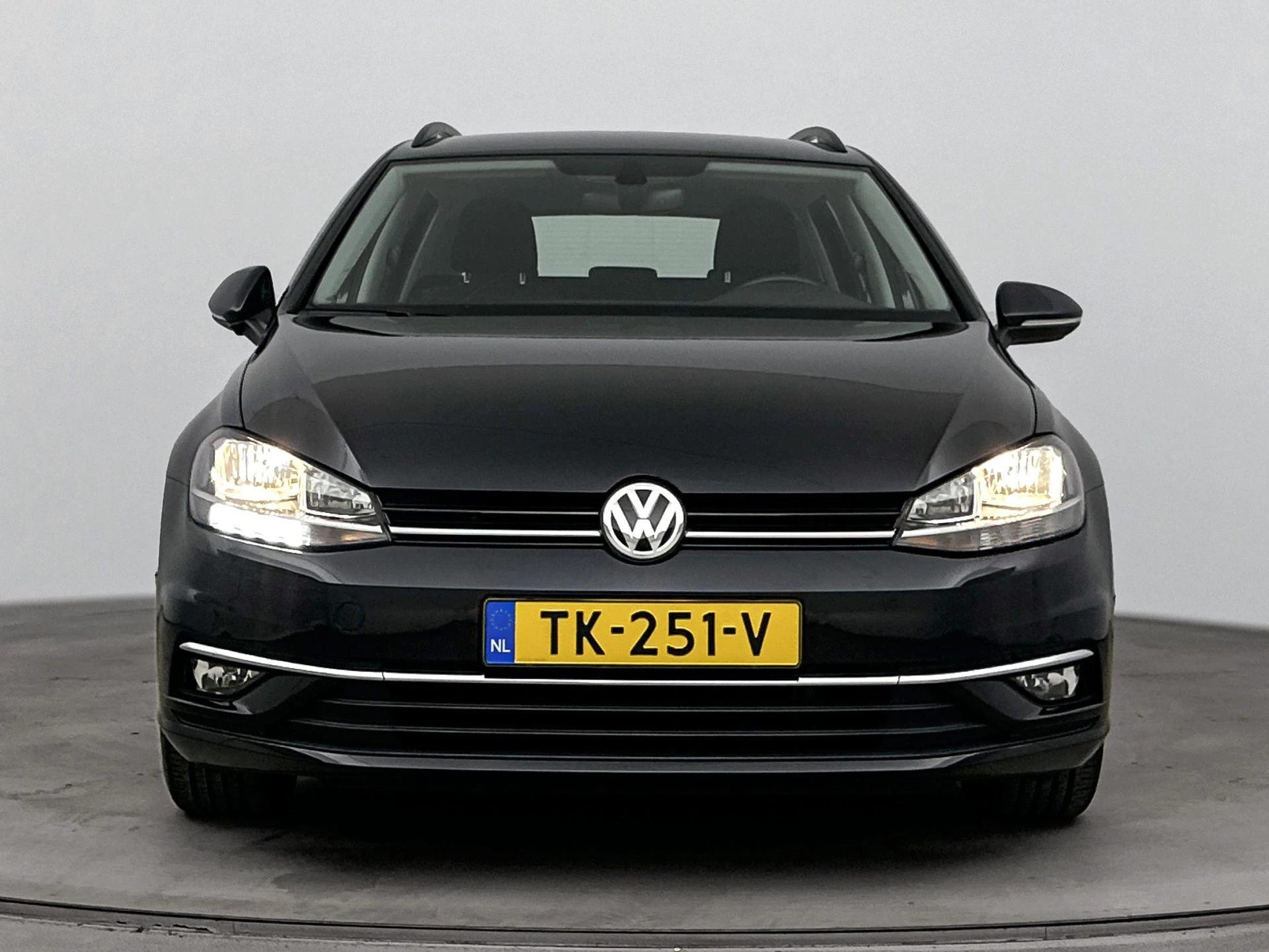 Volkswagen-Golf-image-4