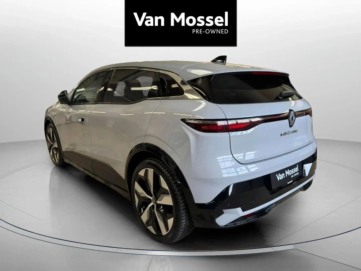 Renault-Megane E-Tech-image-7