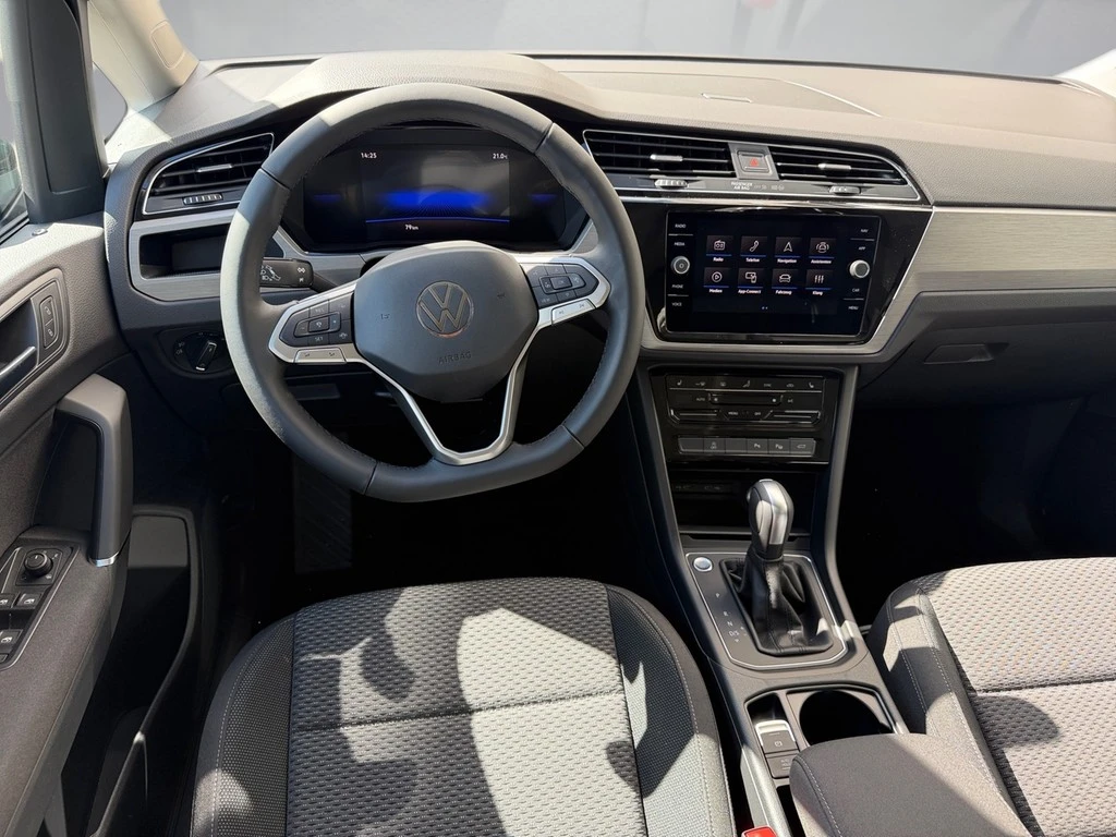 Volkswagen-Touran-image-9