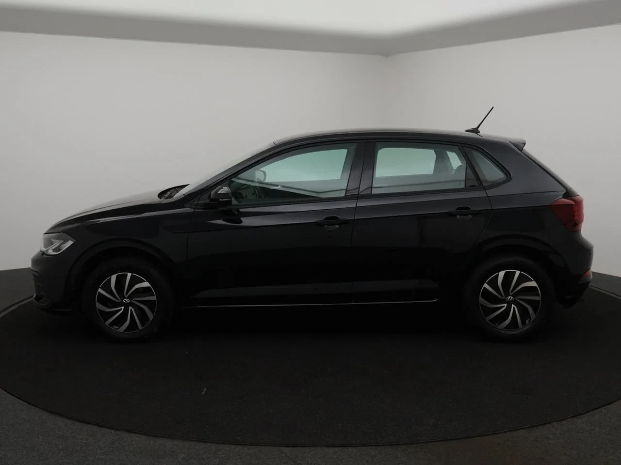 Volkswagen-Polo-image-3