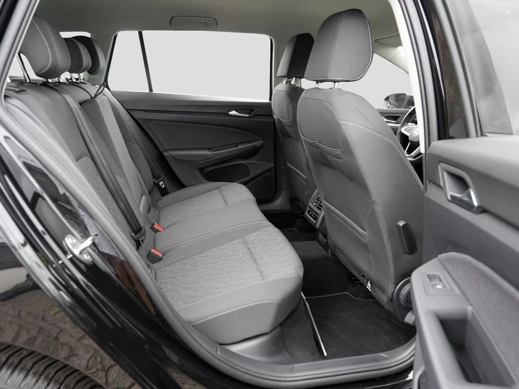 Volkswagen Golf VIII Variant 1,5TSI Life,AHK,LED,ACC Lenkrad/Sitzheizung,Climatronic,ALU 16"