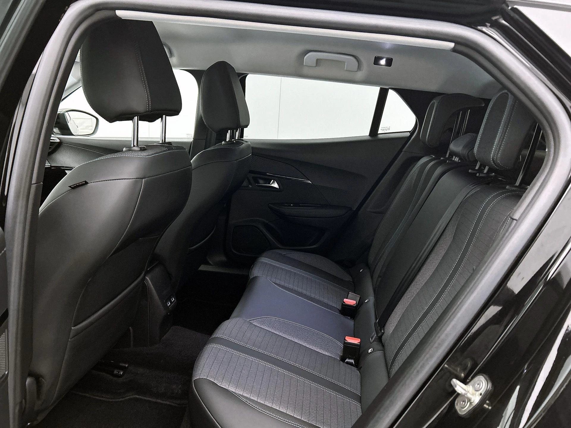 Peugeot 2008 1.2 PureTech Blue Lease Allure