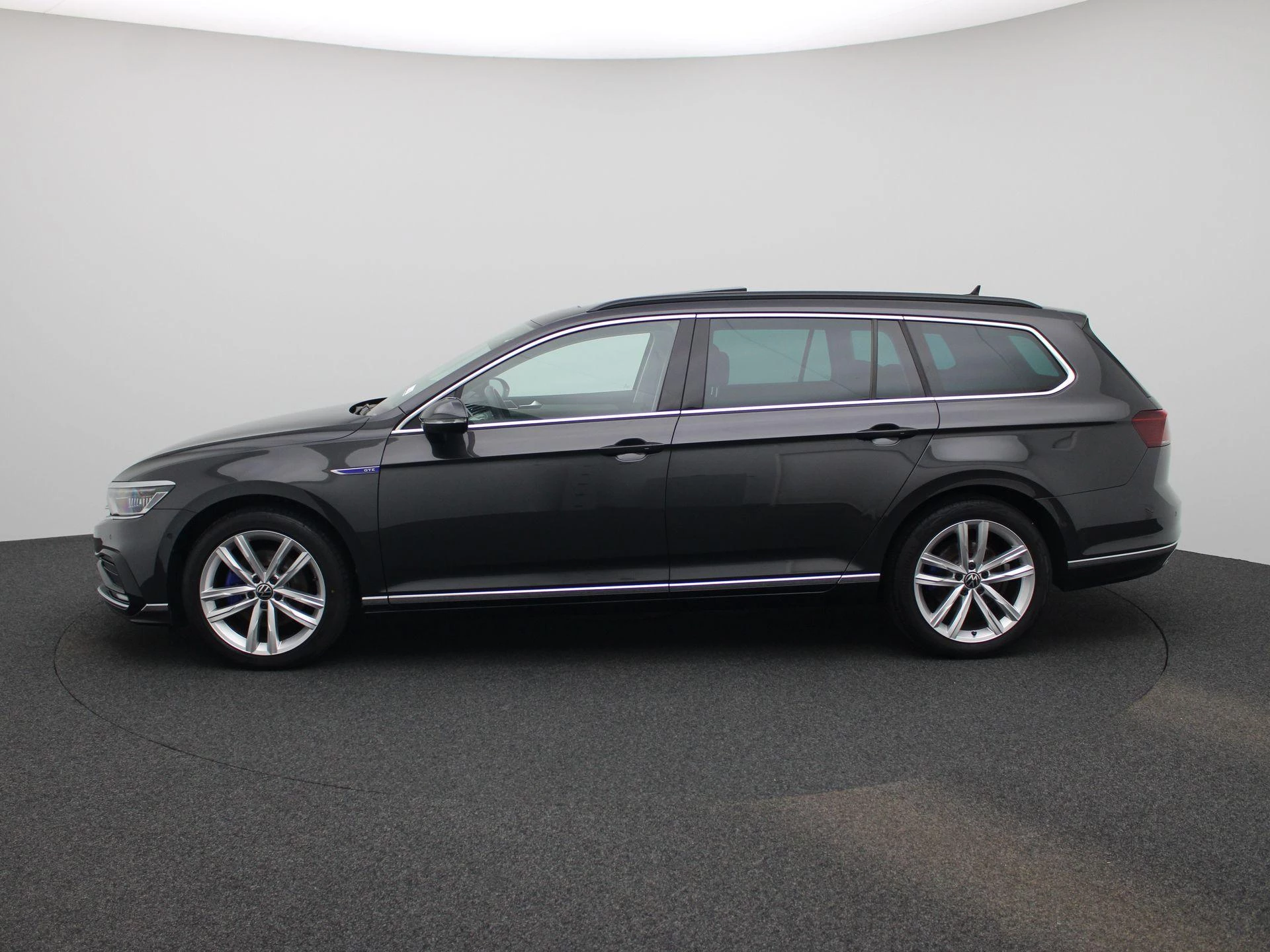 Volkswagen-Passat-image-3