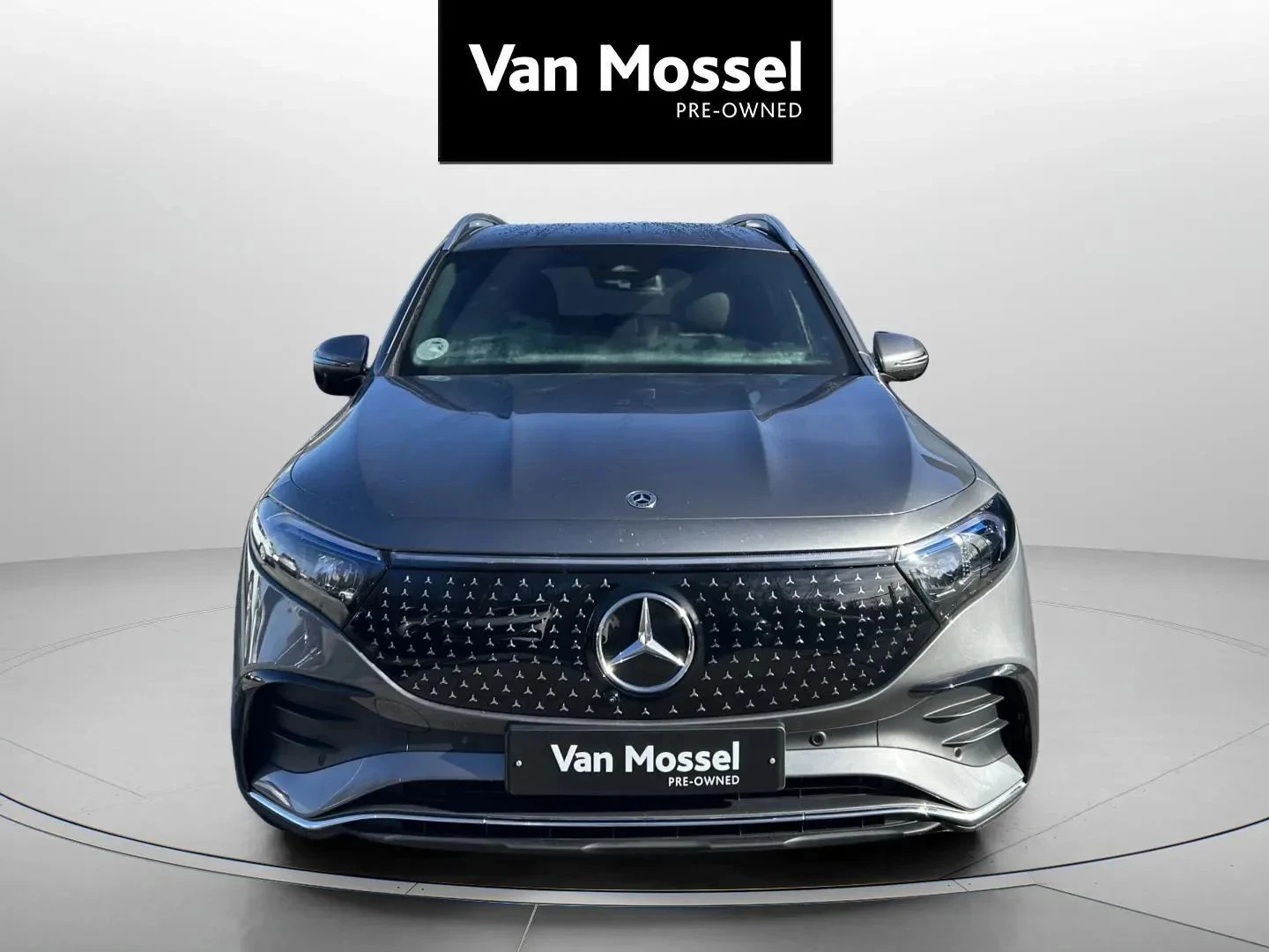 Mercedes-Benz-EQB-image-1