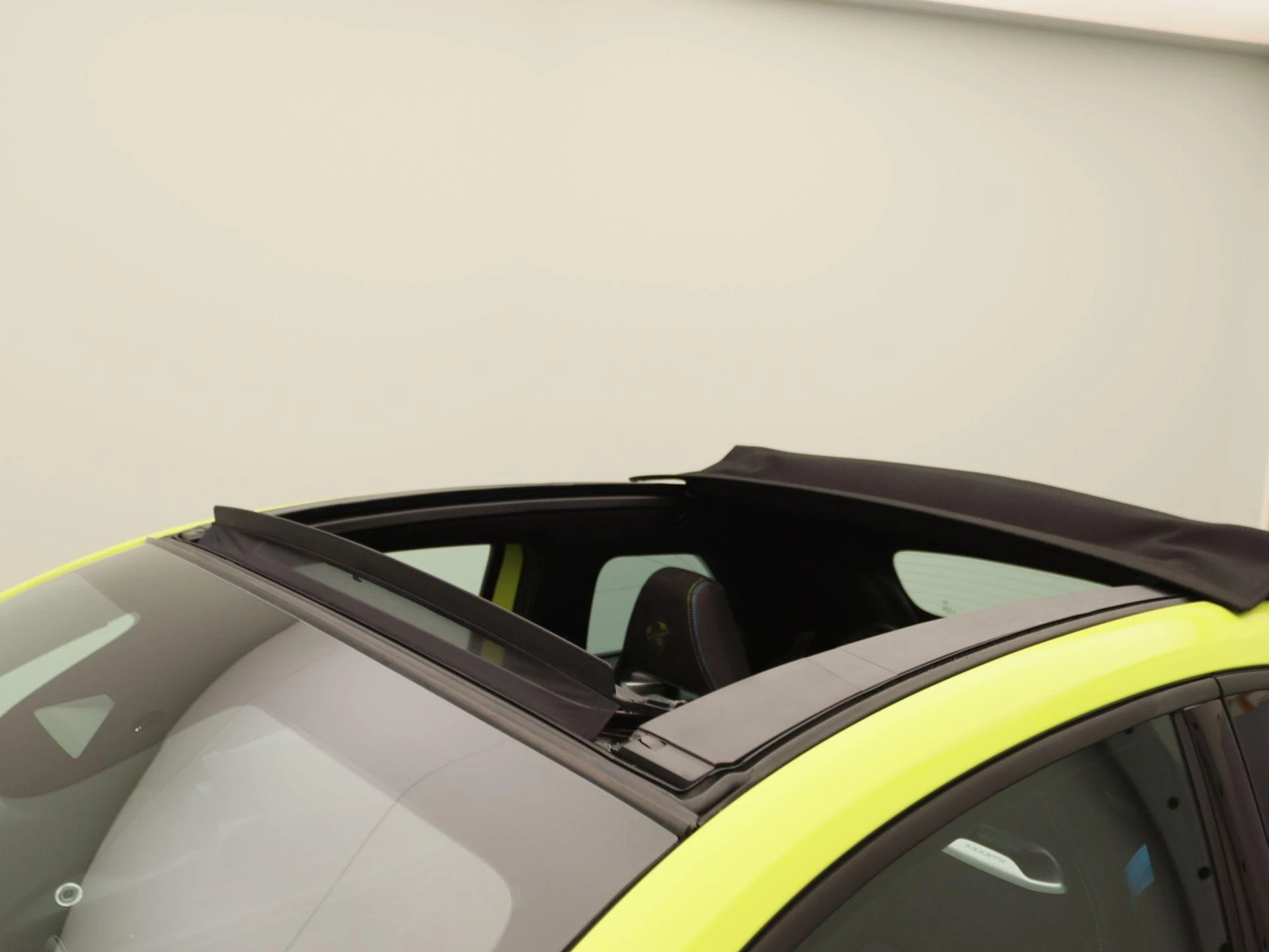 Abarth-500e-image-16