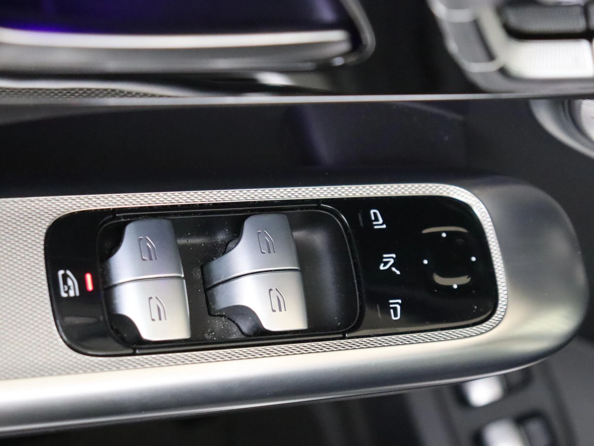 Mercedes-Benz-GLC-image-25
