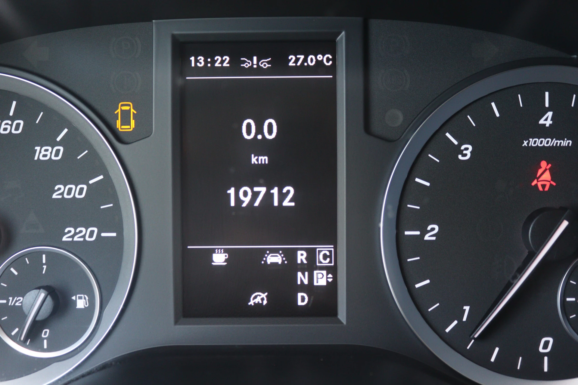 Mercedes-Benz-Vito-image-12