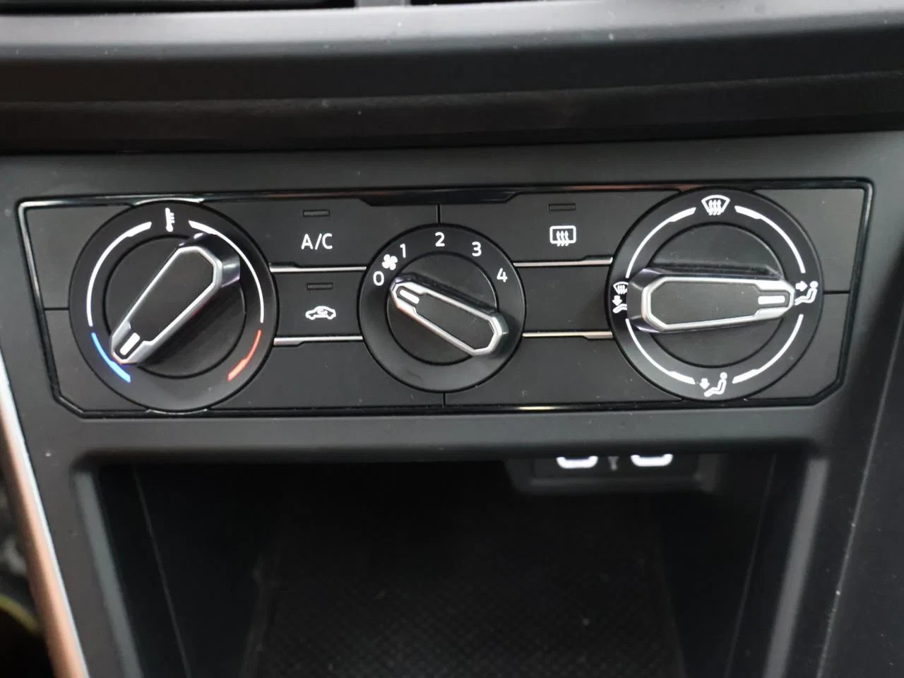 Volkswagen-Polo-image-20