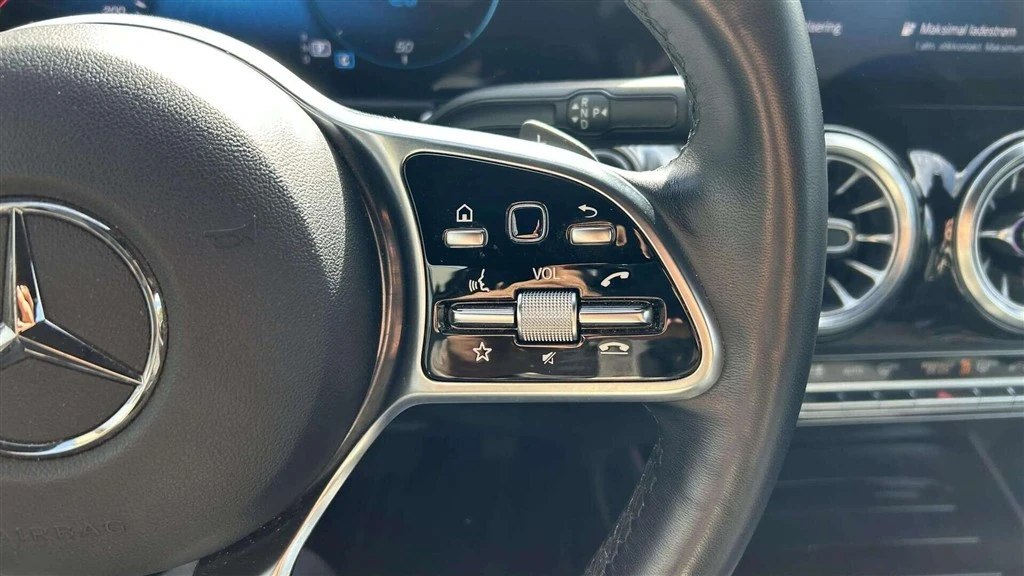 Mercedes-Benz-EQB-image-12