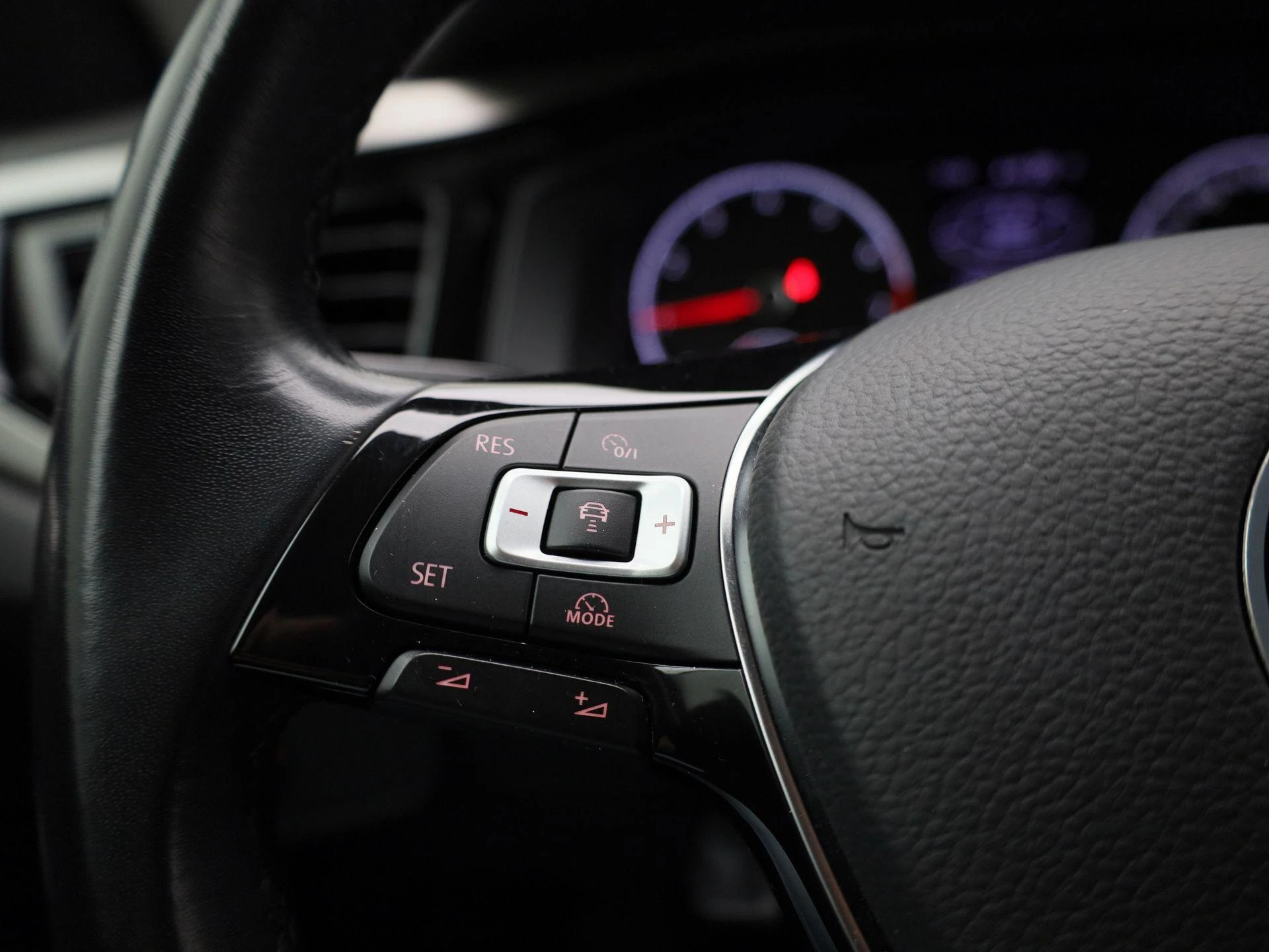Volkswagen-Polo-image-16