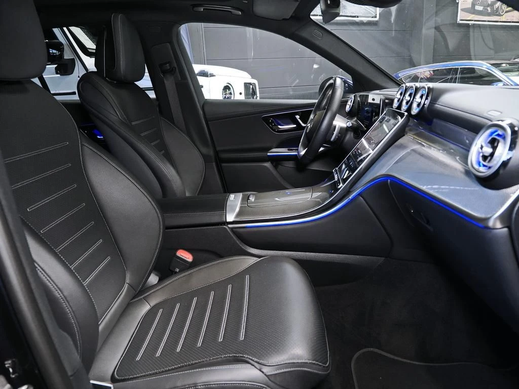 Mercedes-Benz-GLC 300 d-image-12