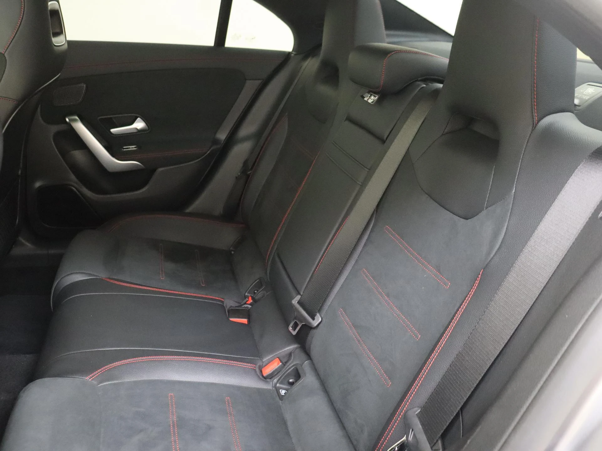 Mercedes-Benz-CLA-image-15