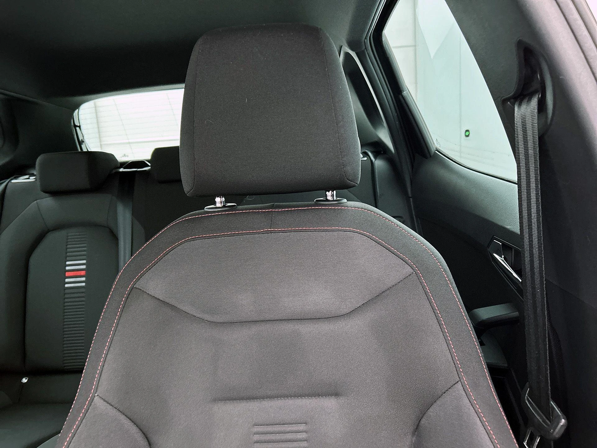SEAT-Arona-image-12