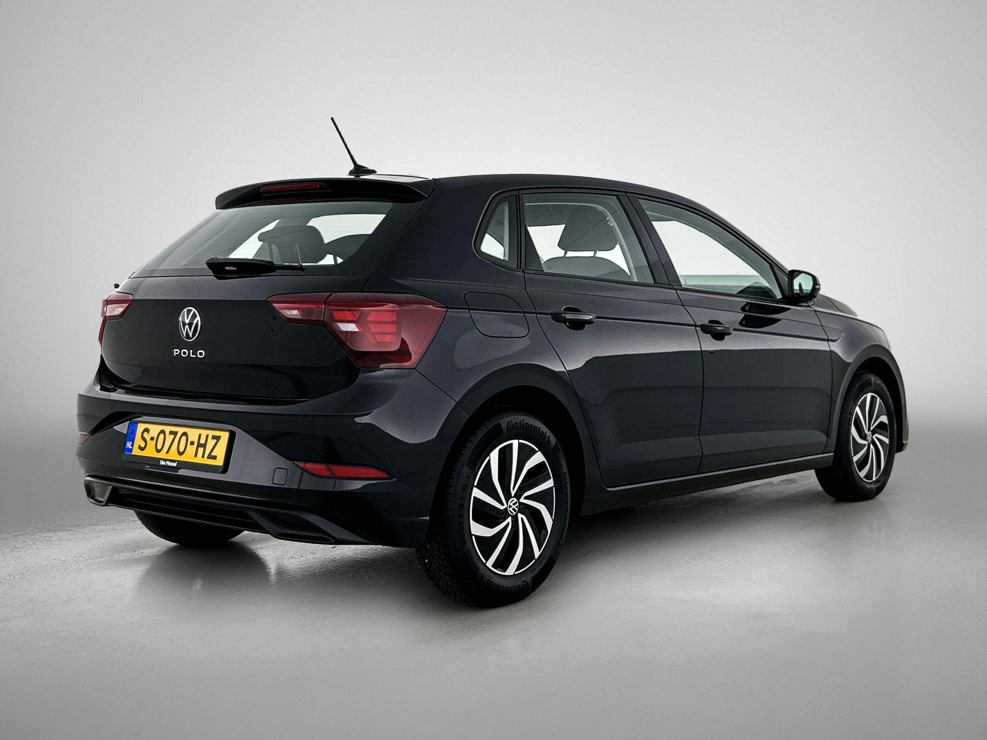 Volkswagen-Polo-image-3