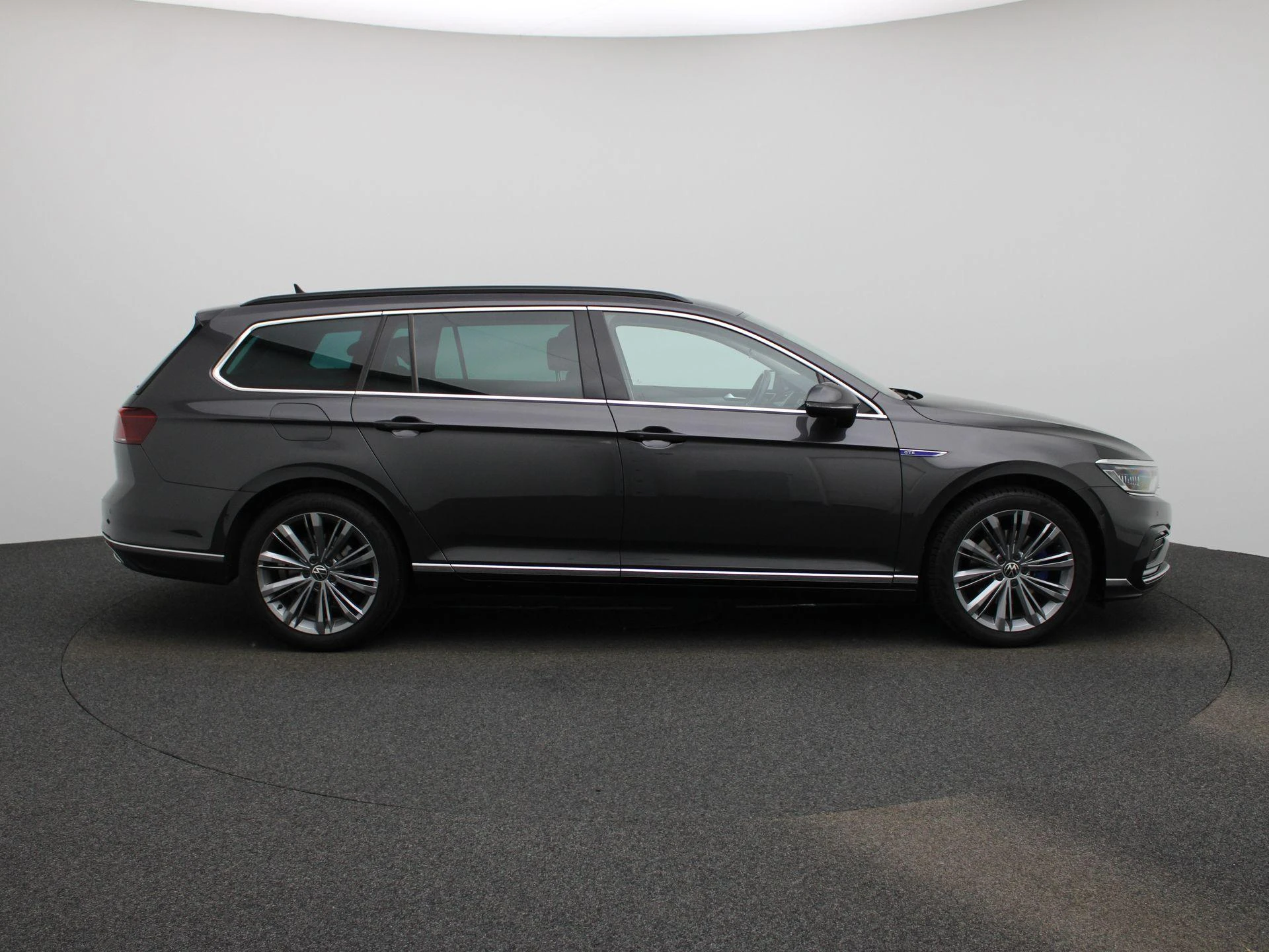 Volkswagen-Passat-image-5